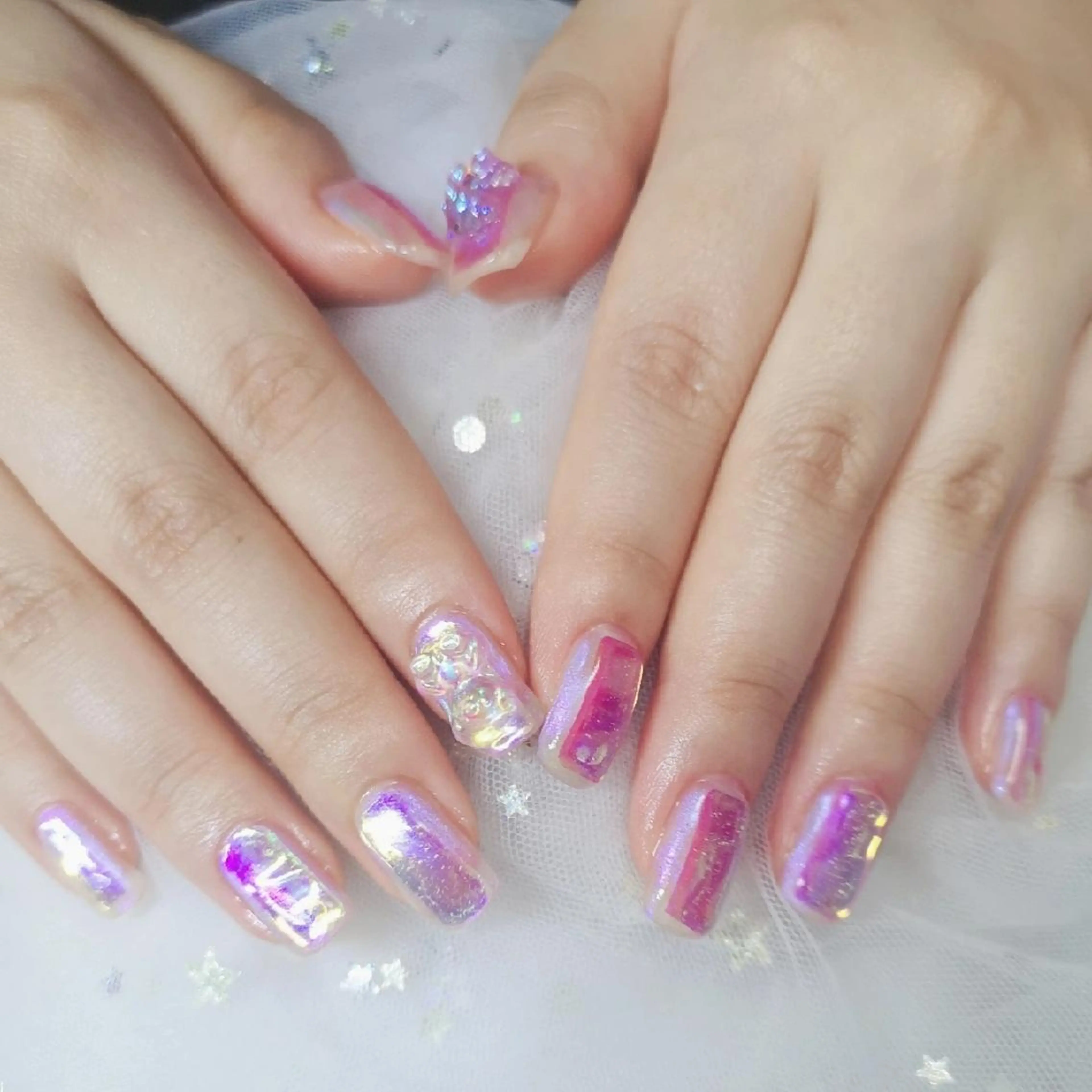 ミディアム ネイル オーロラネイル 氷ネイル・うるうるネイル ネイリストゆか💅 長さだし、深爪矯正のネイルデザイン