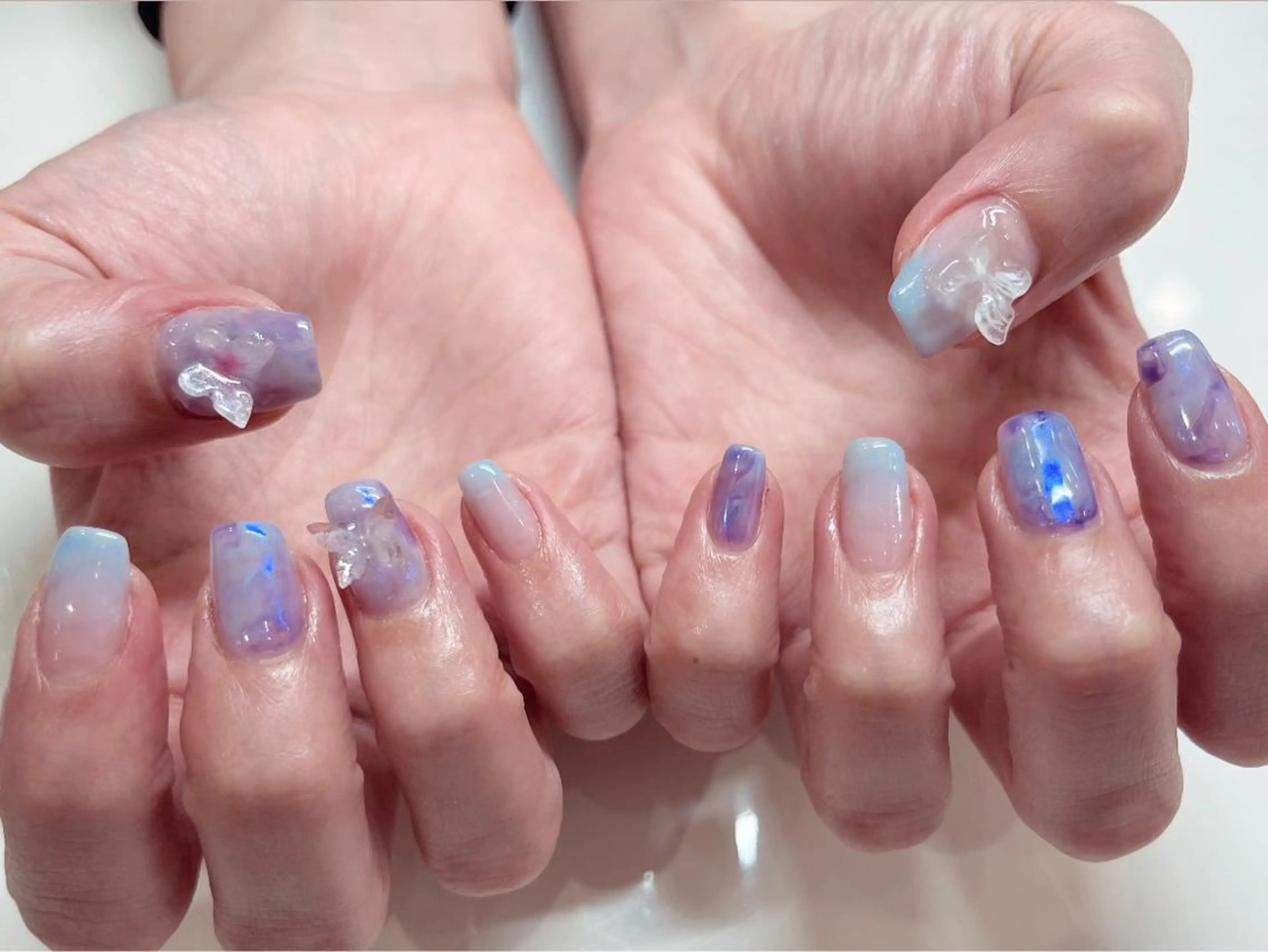 ネイル 持ち込み 山本 杏香のネイルデザイン