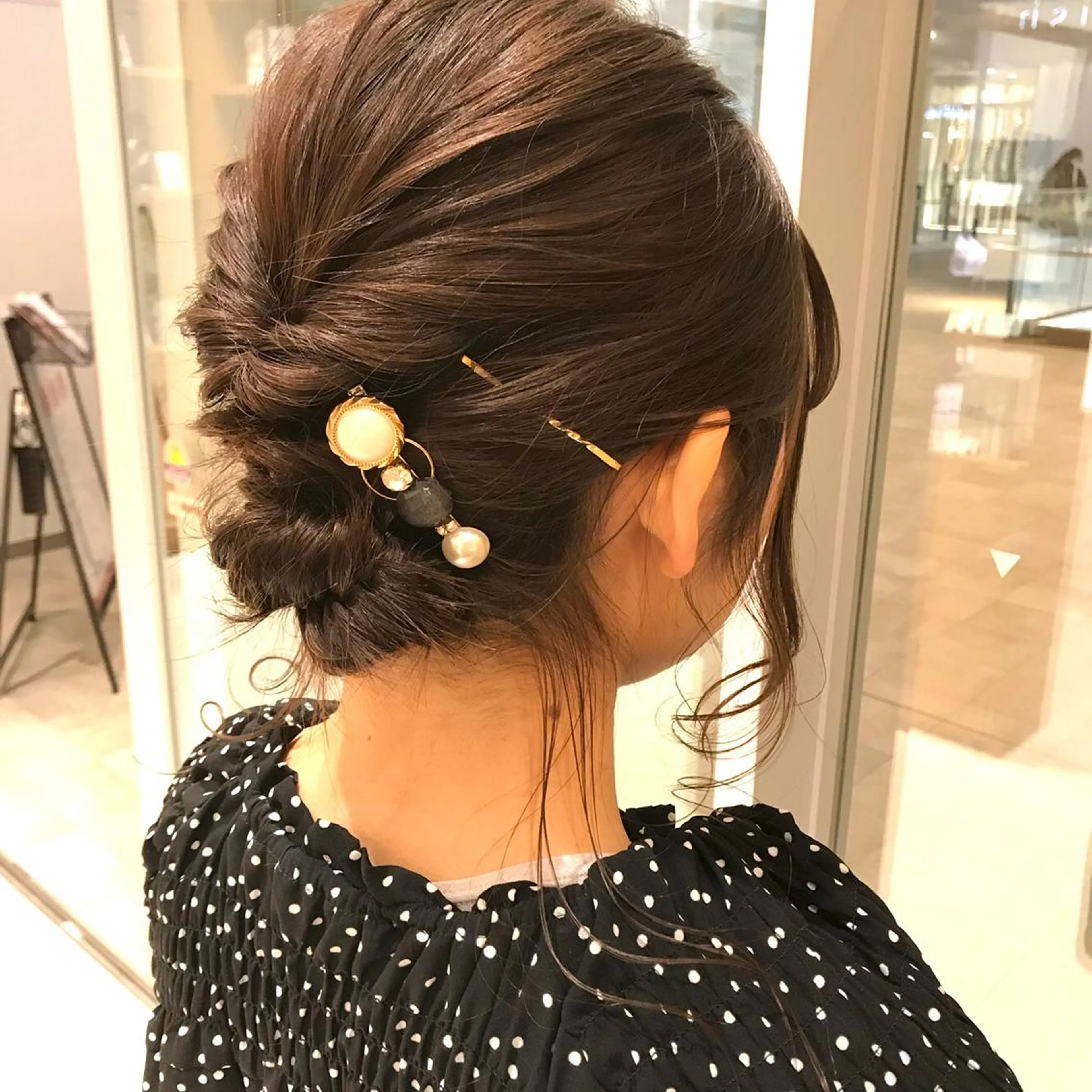 セミロング ヘアアレンジ おくれ毛 大場 優のヘアスタイル