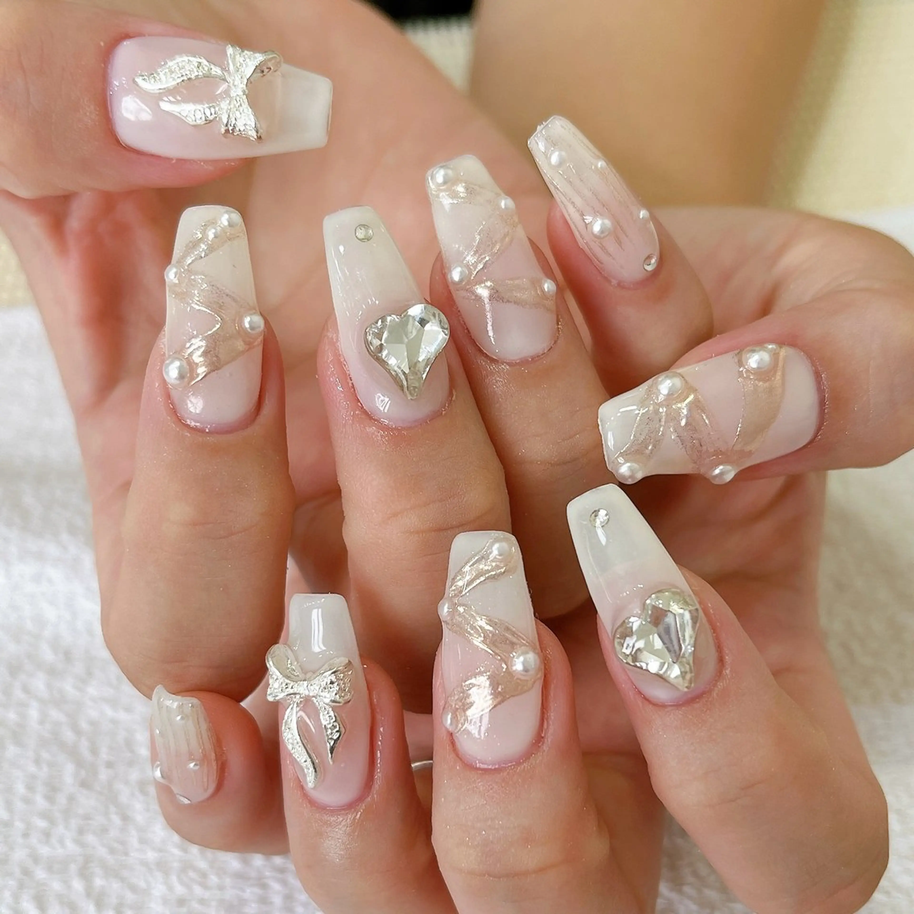 ネイル 長さ出し ホワイト Ellenail名古屋所属・伊藤 愛のネイルデザイン