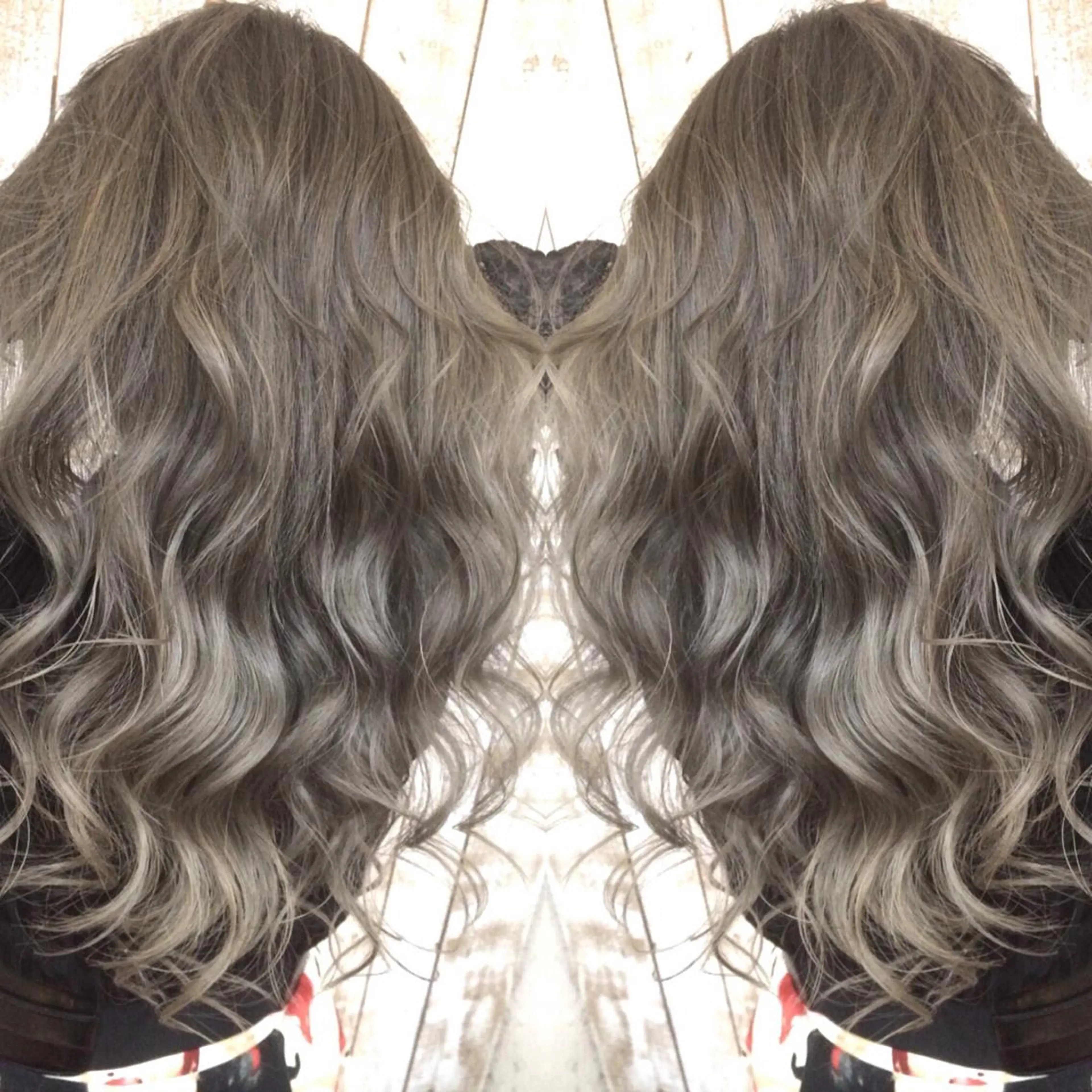 セミロング カラー バレイヤージュ シルバー レイヤーカット ヘアカラー トリートメント 井上 一平のヘアスタイル