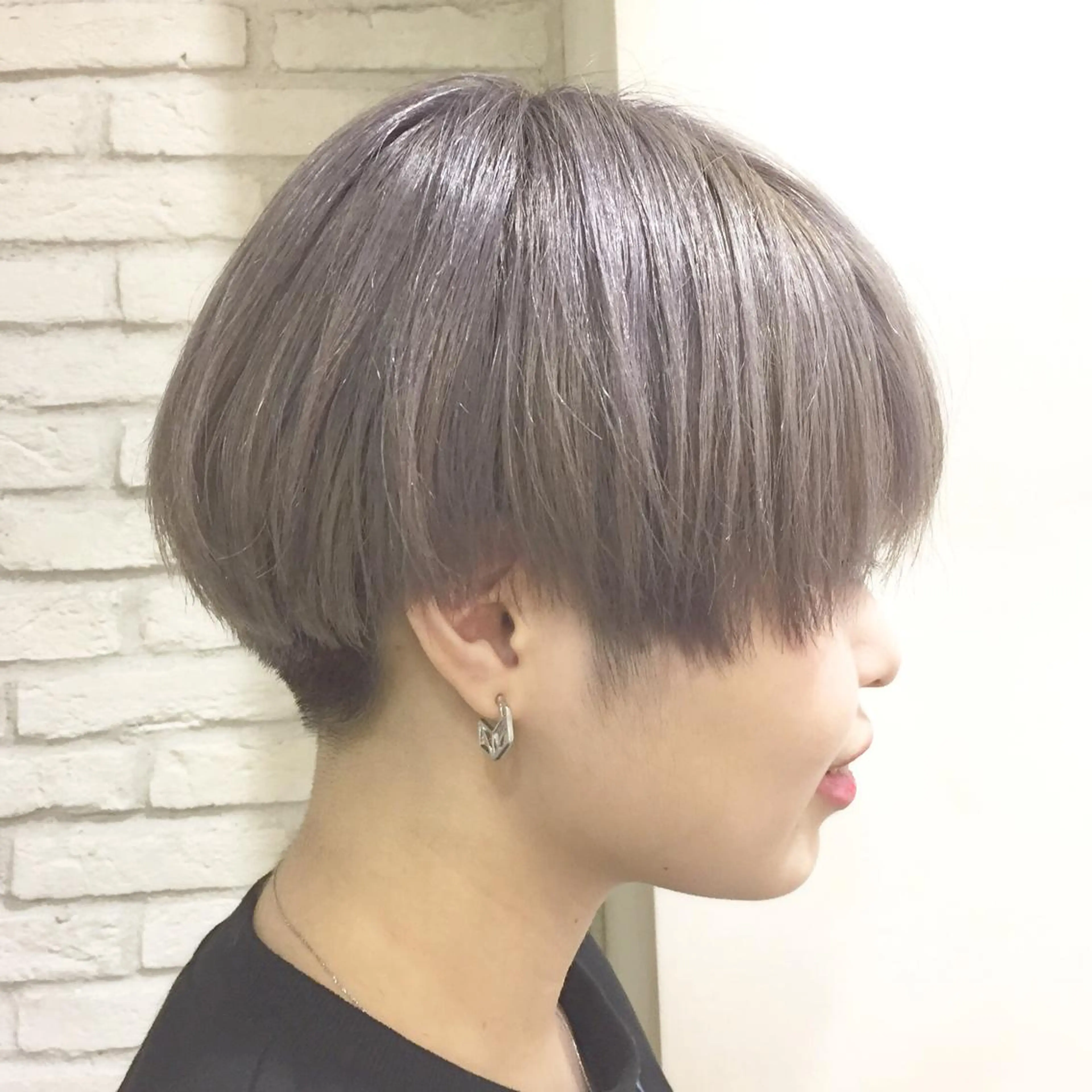 ショート カラー ブリーチ ハイトーンカラー HAUS 片山みほのヘアスタイル