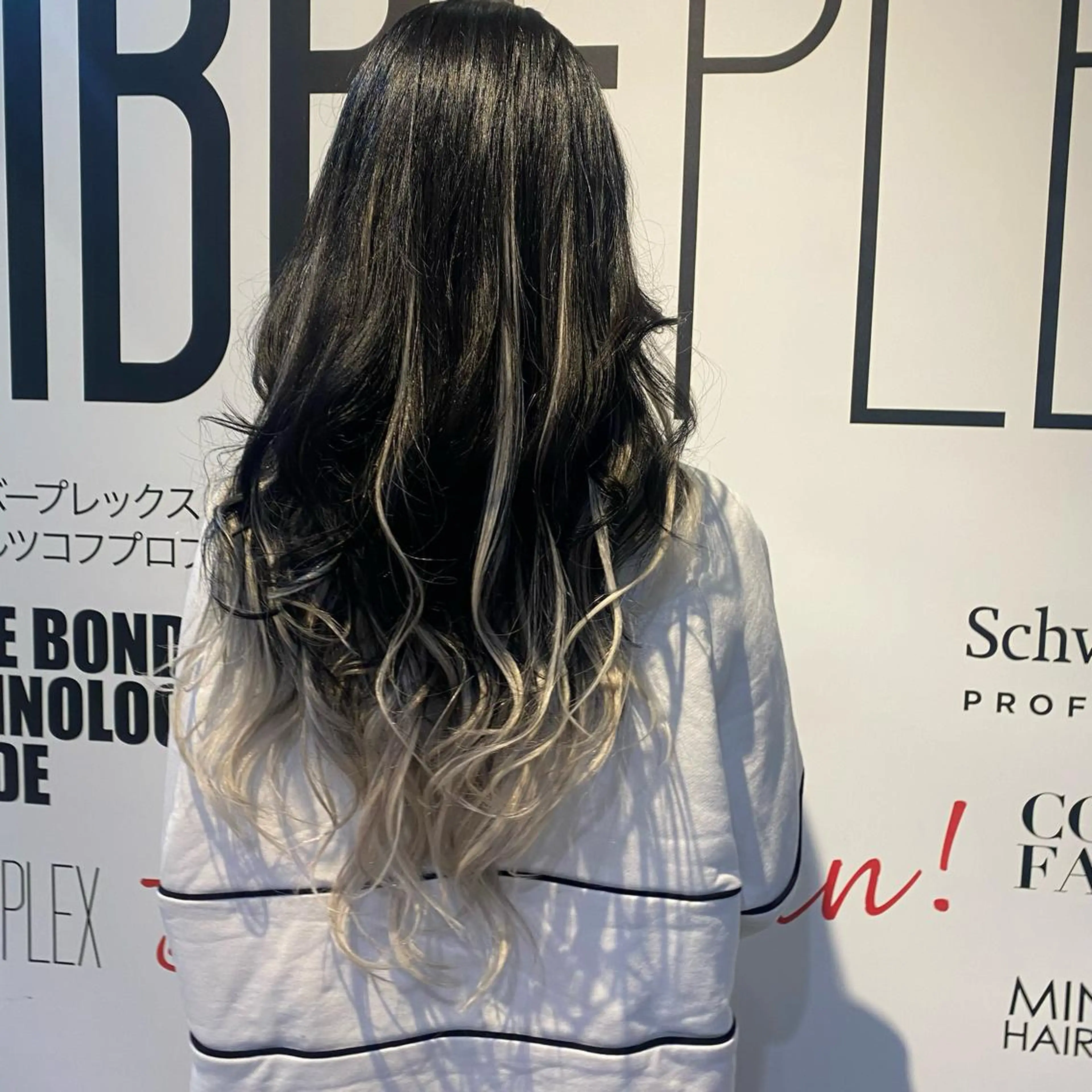 ロング エクステ レイヤーカット 山本 夏未のヘアスタイル