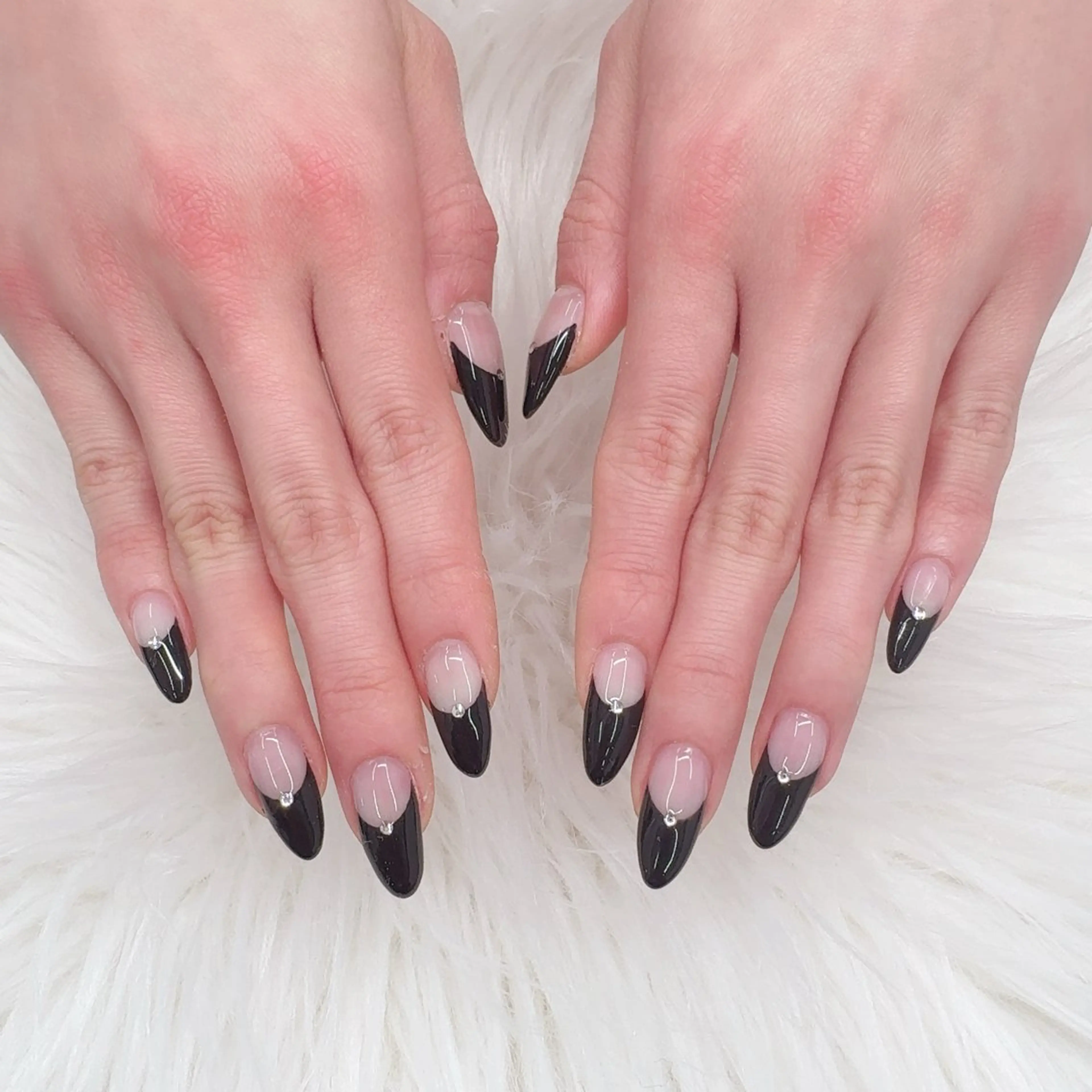 ネイル フレンチネイル ストーンネイル ハンドネイル エリクサーネイル池袋 大谷のネイルデザイン