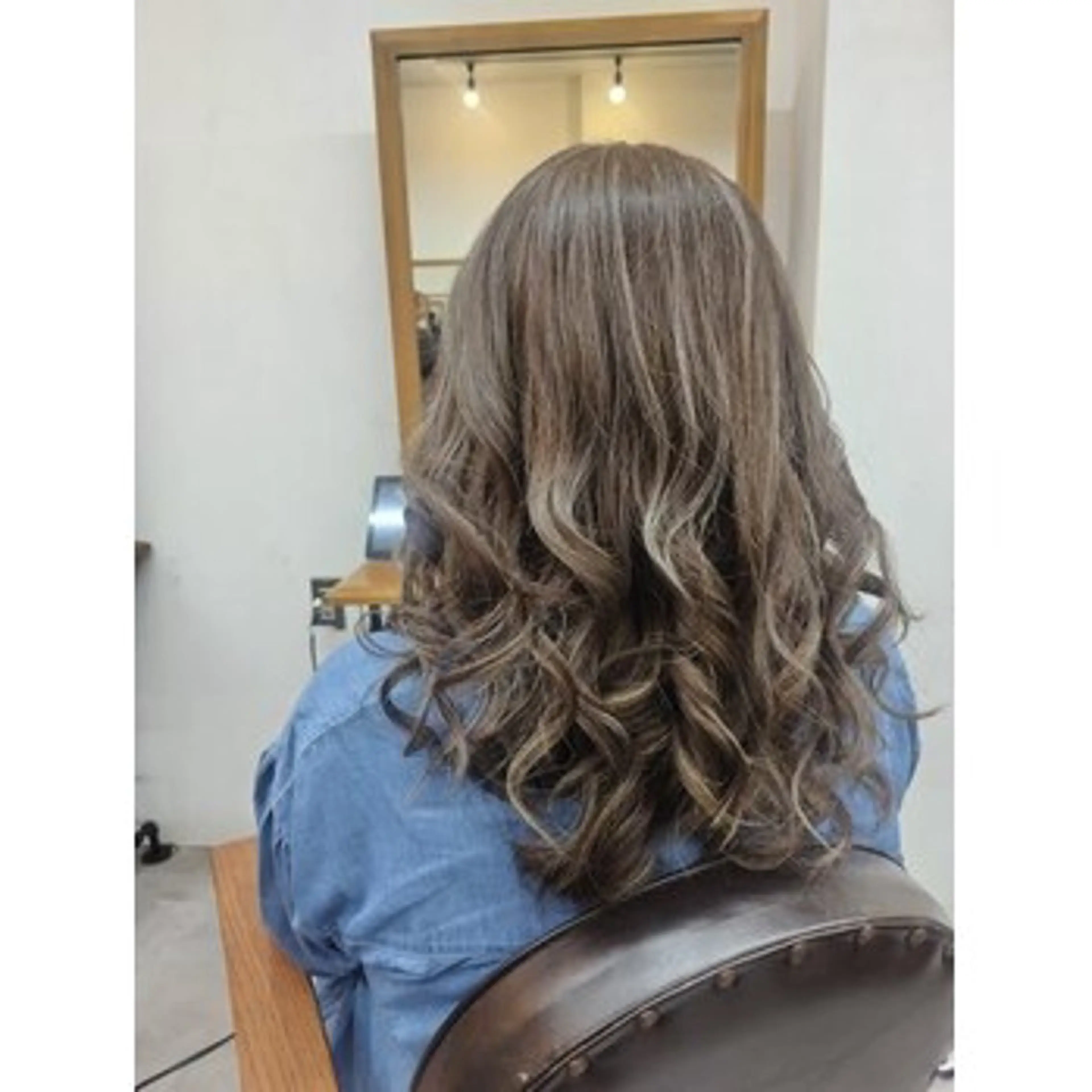 カラー ロング バレイヤージュ ブリーチ グレージュ ハイライトカラー ハイライト LUXbe博多バスターミナル店所属・澤田 あきのヘアスタイル