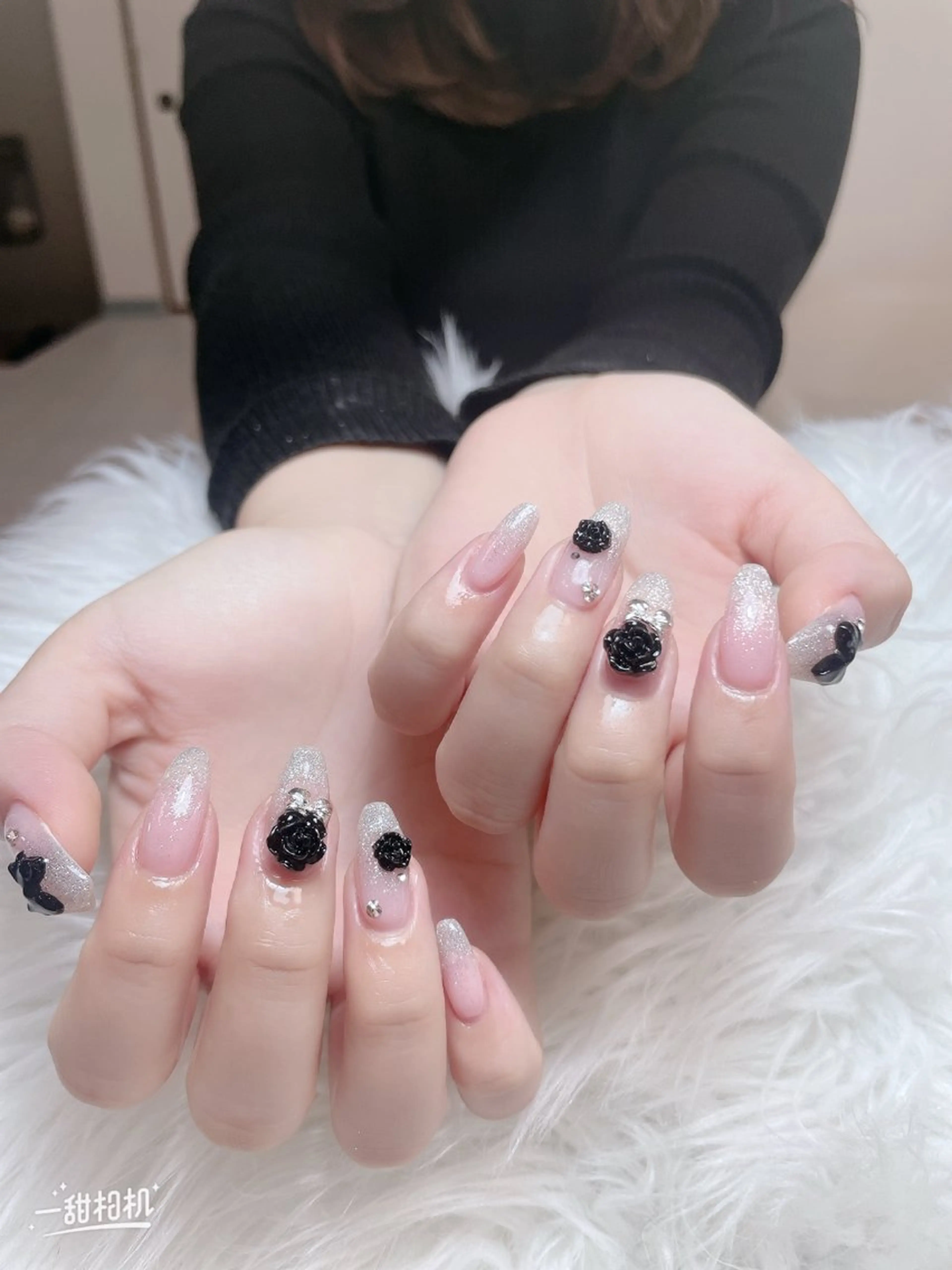 ネイル チークネイル 長さ出し フレンチネイル キラキラネイル ラメ(グリッター) ハンドネイル Vp ネイルのネイルデザイン