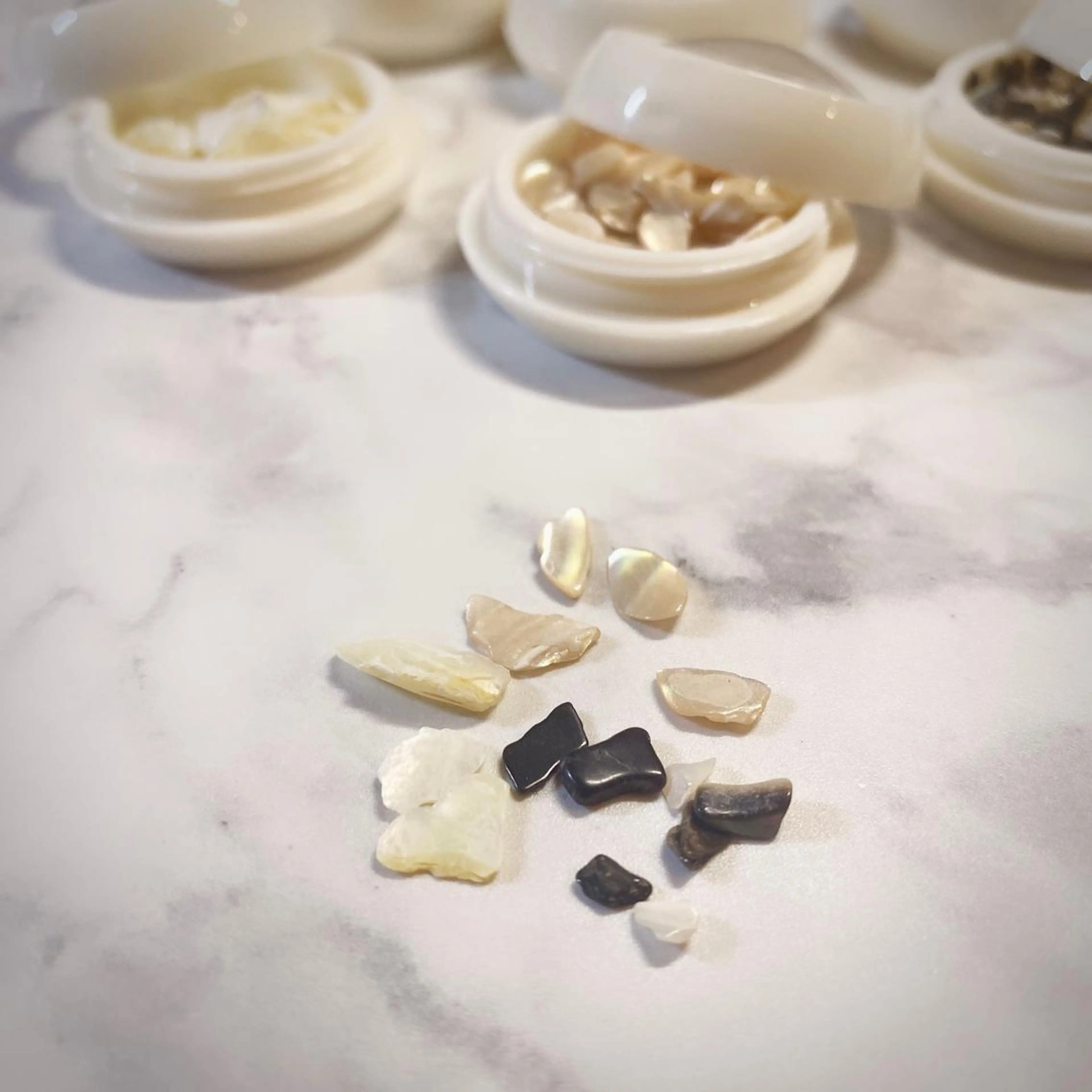 ネイル ストーンネイル ISHIHARA KANAのネイルデザイン