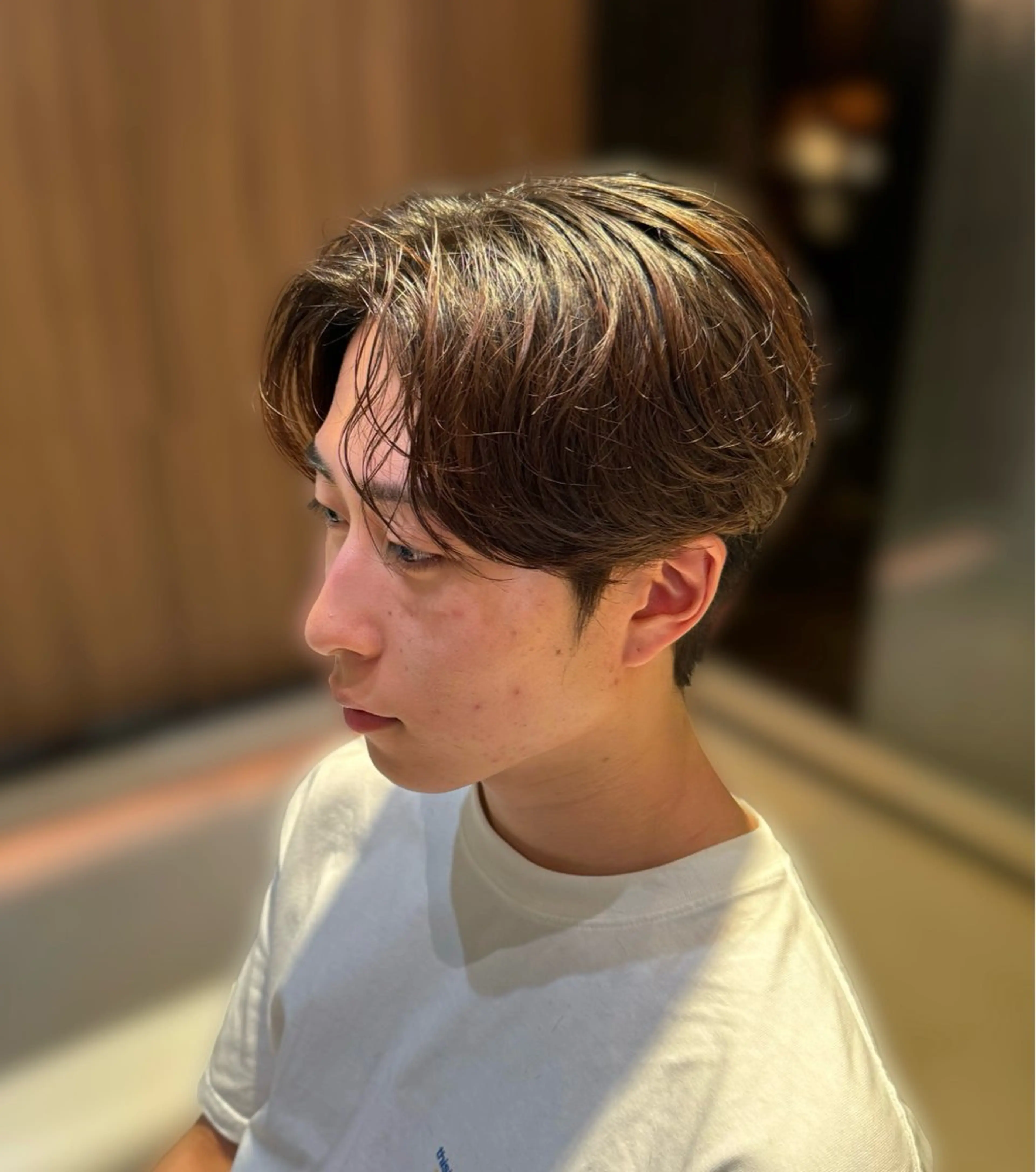 ショート カラー パーマ メンズ センターパート コンマヘア ダウンパーマ カルマパーマ メンズ韓国風 YUKI🇰🇷 カルマ／ダウンパーマのヘアスタイル