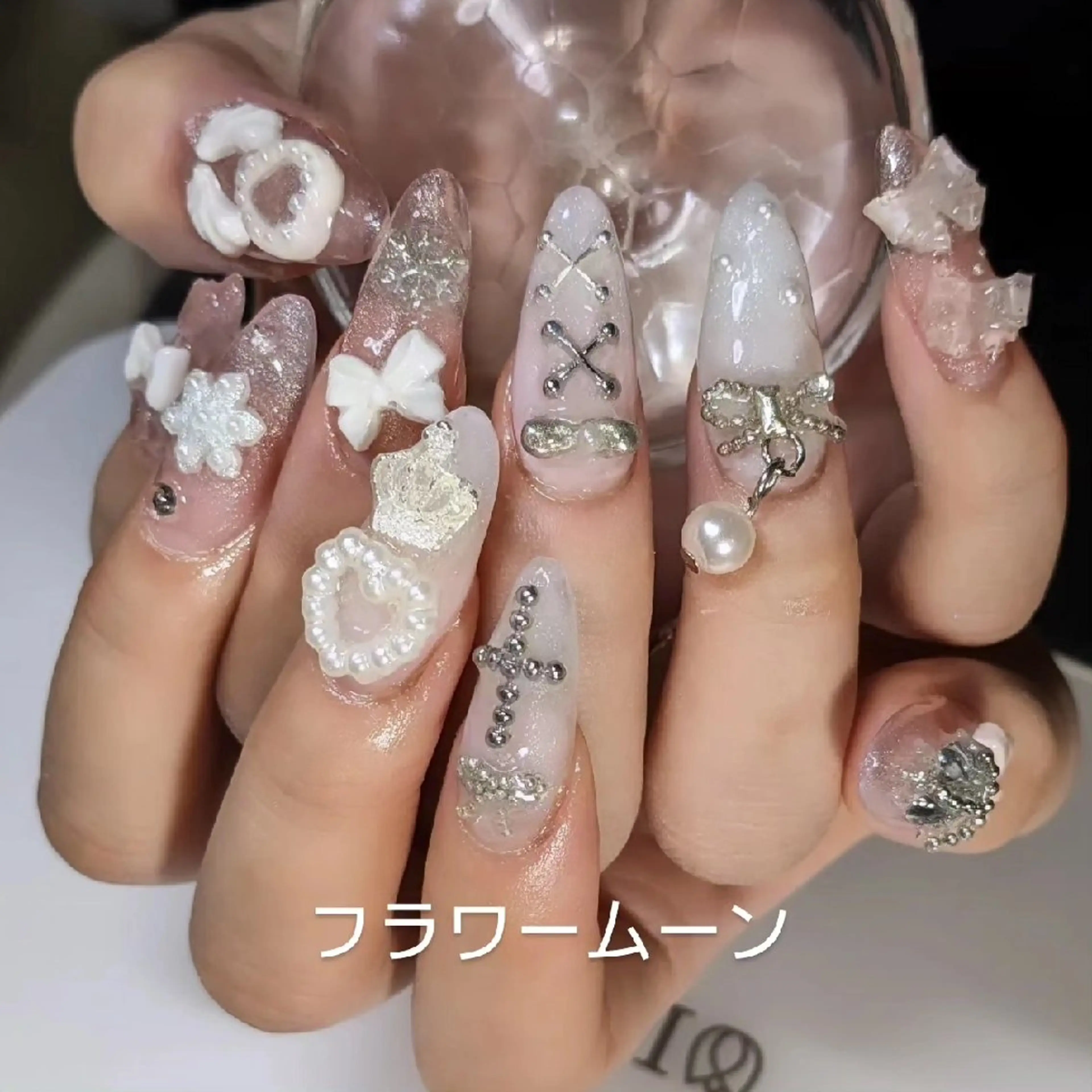 ネイル フラワー ムーンのネイルデザイン