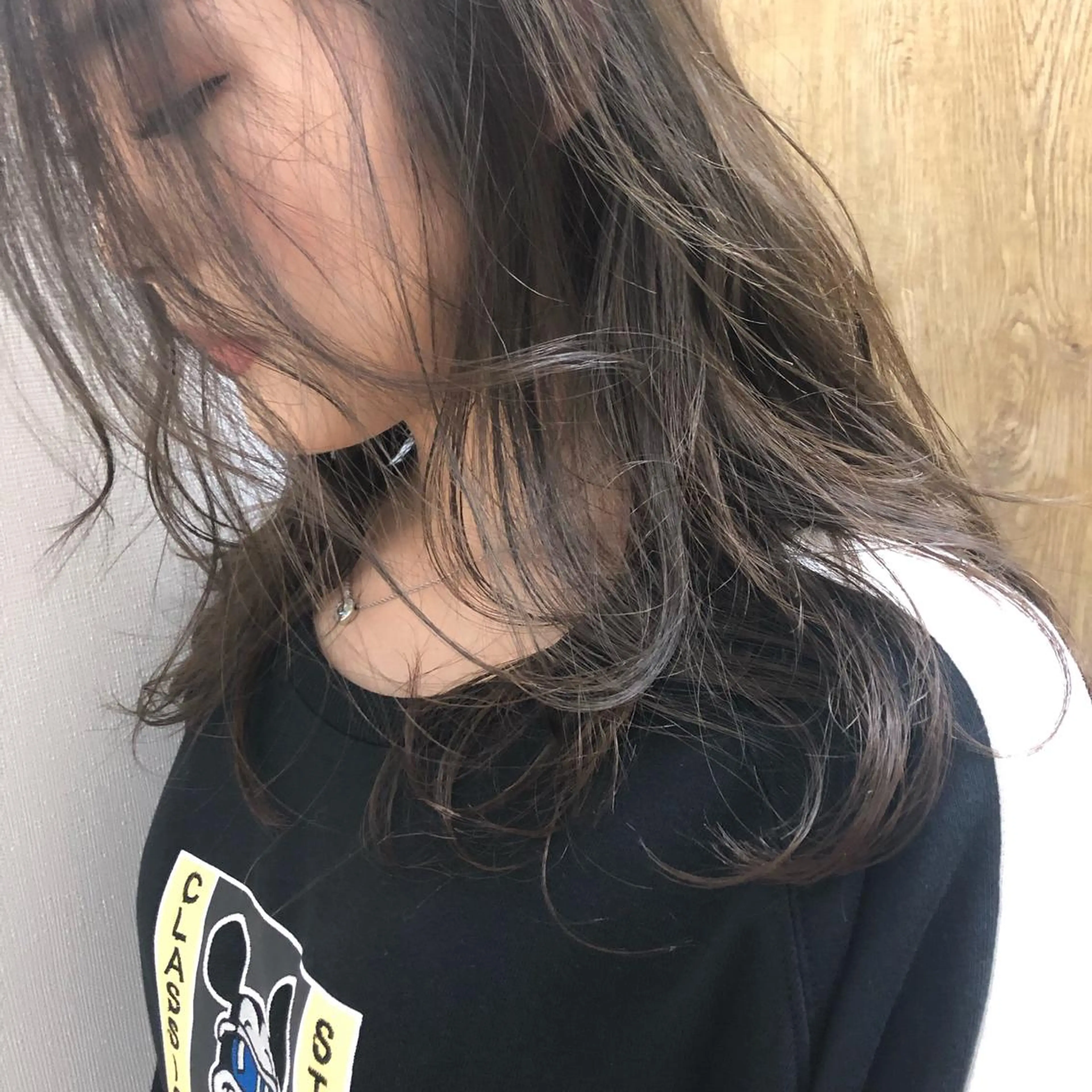 セミロング カラー ベージュカラー シルバー シルバーベージュ 美容室Violet所属・伊藤 ひかりのヘアスタイル