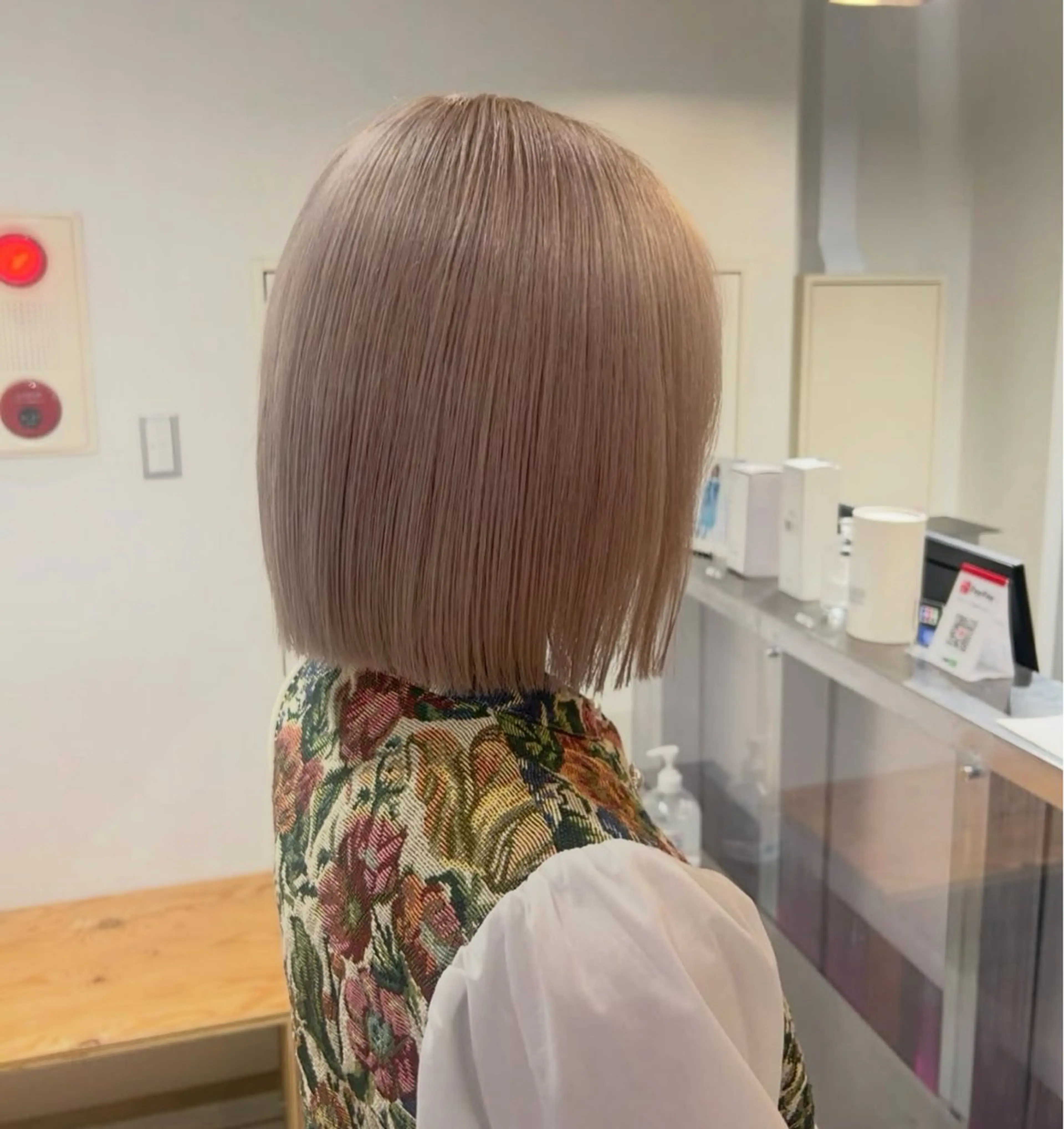 セミロング カラー トミオカ ノアのヘアスタイル