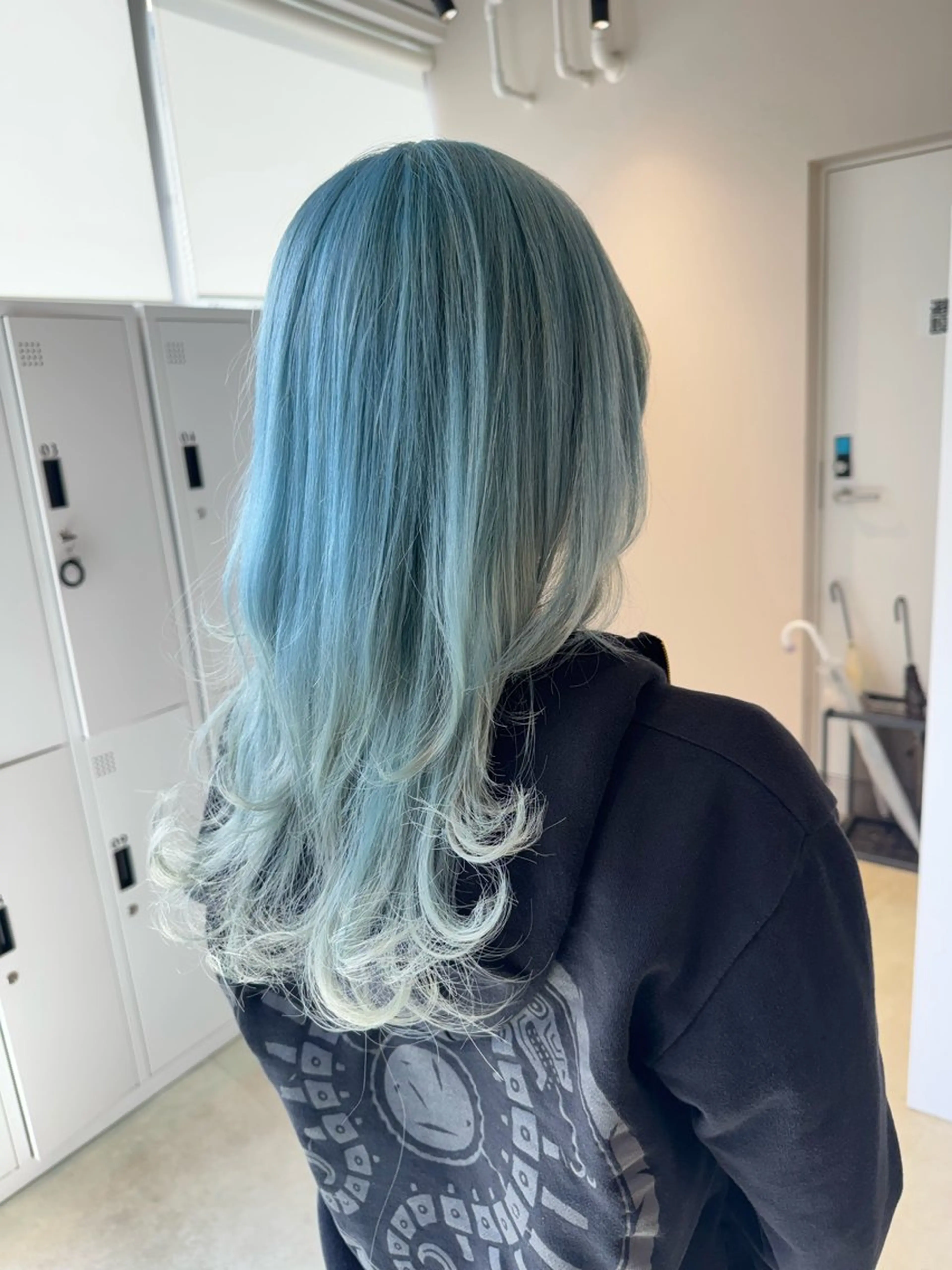 カラー ブリーチ ブルーカラー 透明感カラー✨艶髪 制作🌱山根あゆみのヘアスタイル