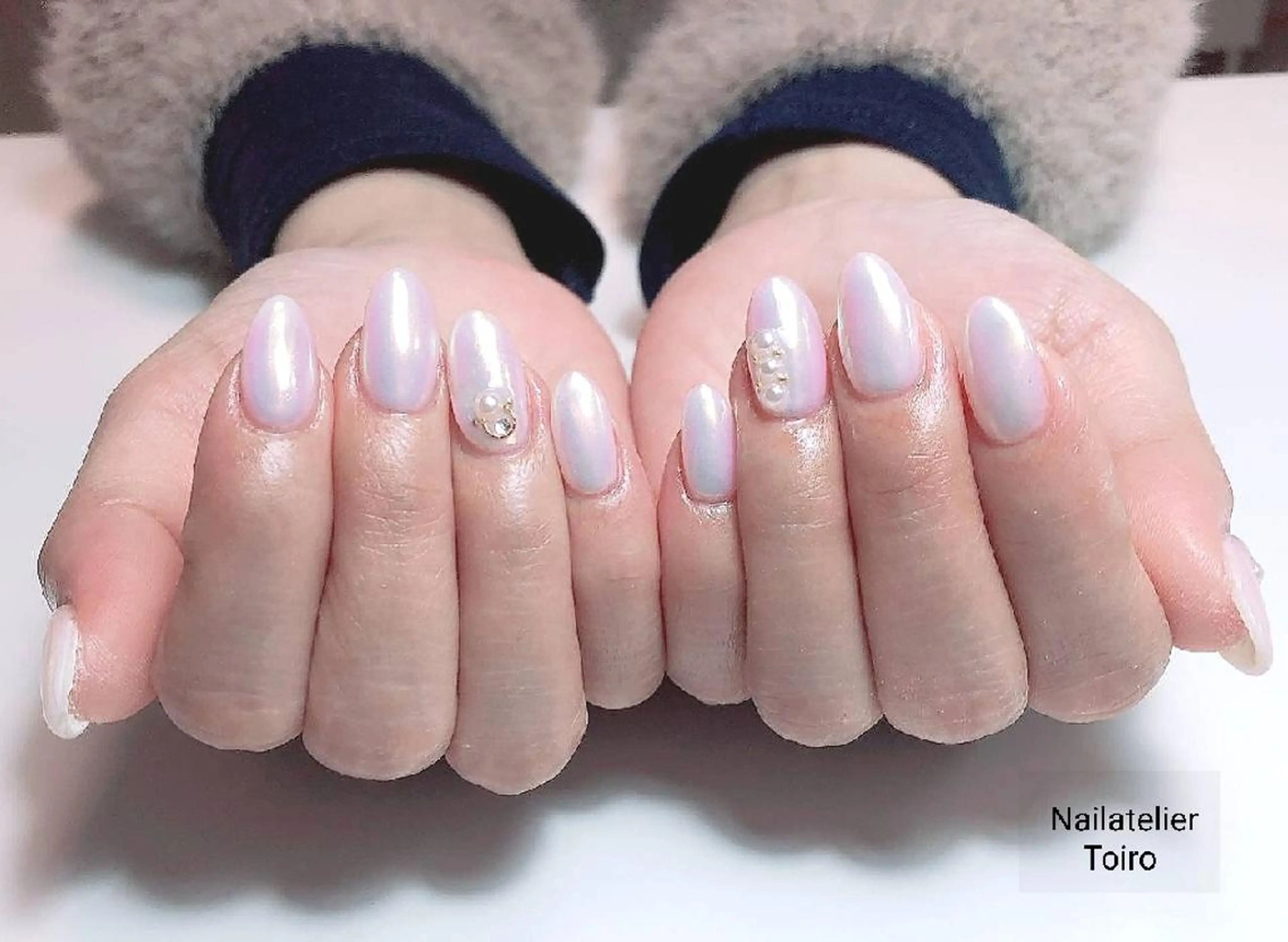 ミディアム ネイル ホワイト ☺︎山部 志麻☺︎のネイルデザイン