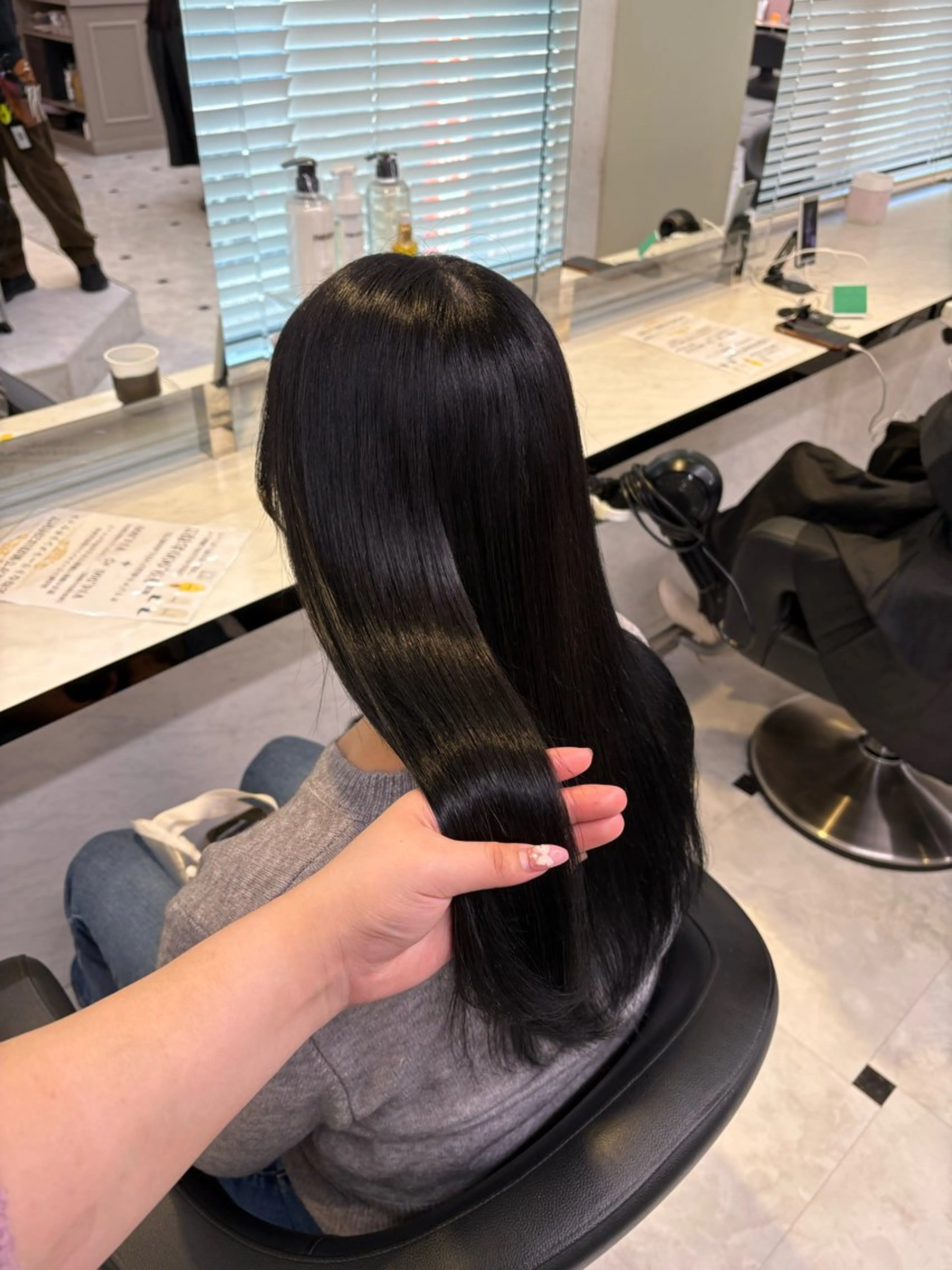 ロング カラー カット ヘアカラー トリートメント 透明感ベージュカラー 🪞上野🪞AIのヘアスタイル