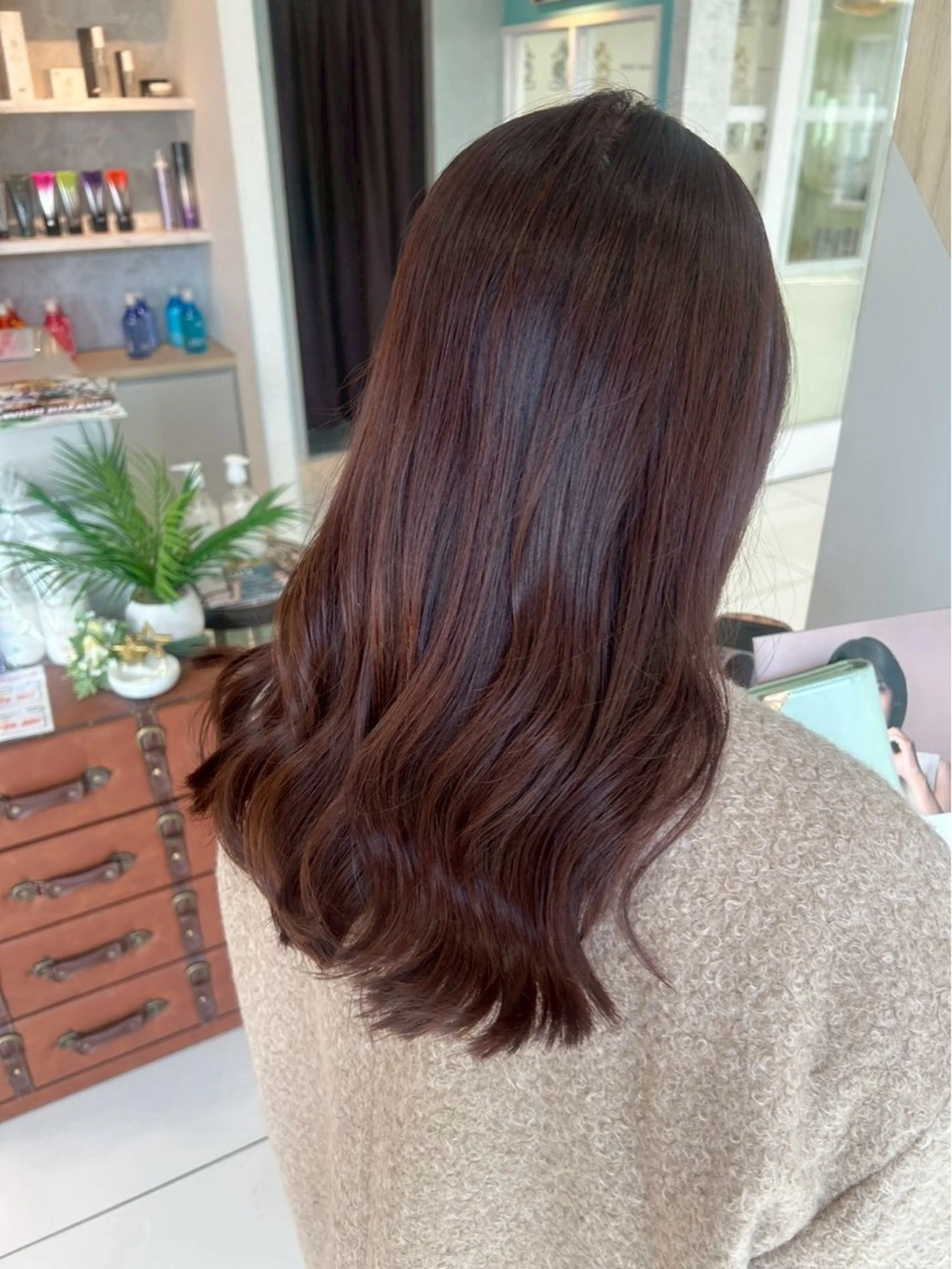 ロング カラー ブラウンカラー ショコラブラウン 透明感カラー レイヤーカット EARTH/A 山根　彩夏のヘアスタイル