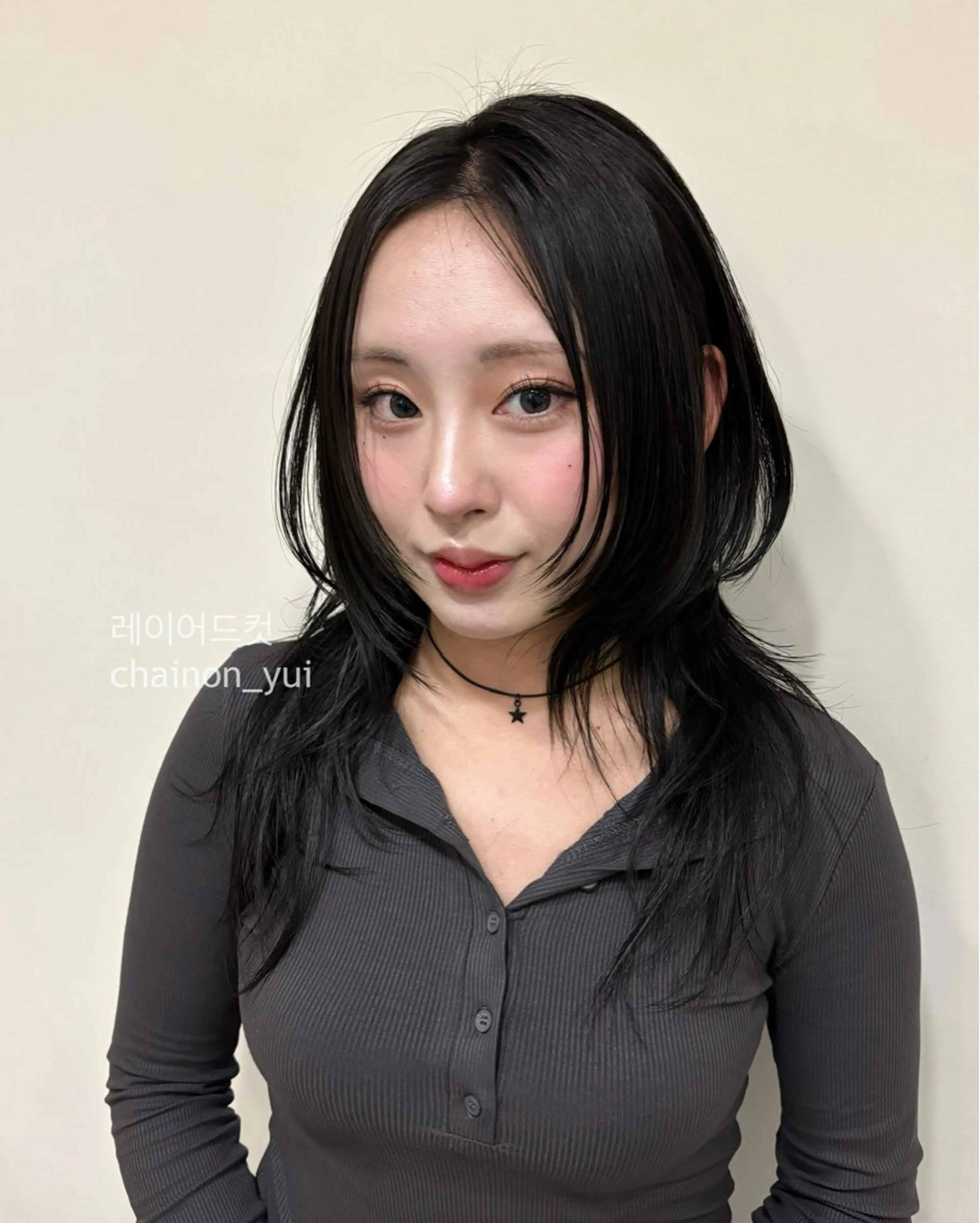 ミディアム カット YUI レイヤー/韓国ヘアのヘアスタイル