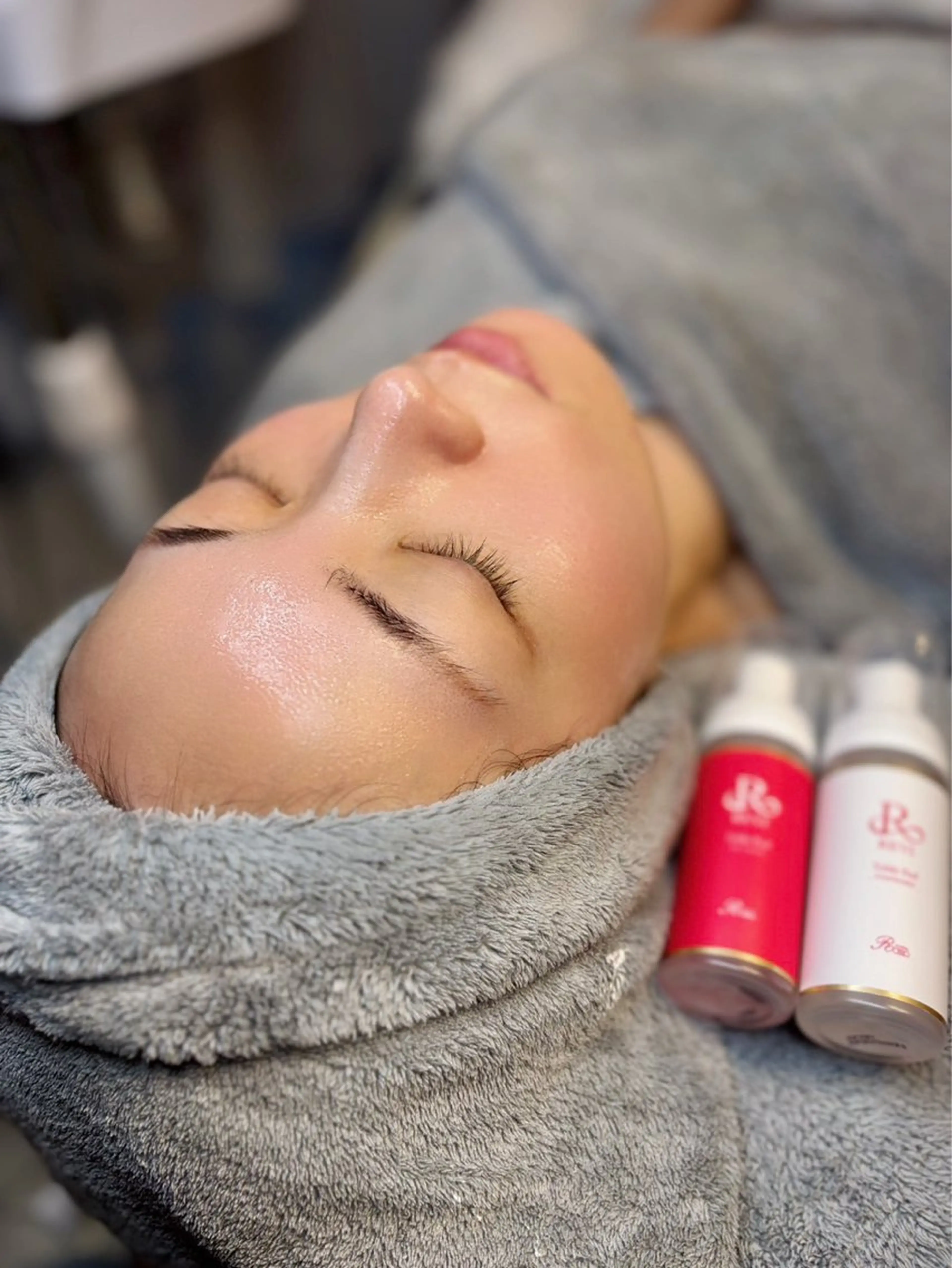 シミニキビ乾燥肌の方は💁‍♀️REVI陶肌ピール🫧トマト美容成分✖️タマヌオイル　毛穴洗浄/モデリングパック付の写真