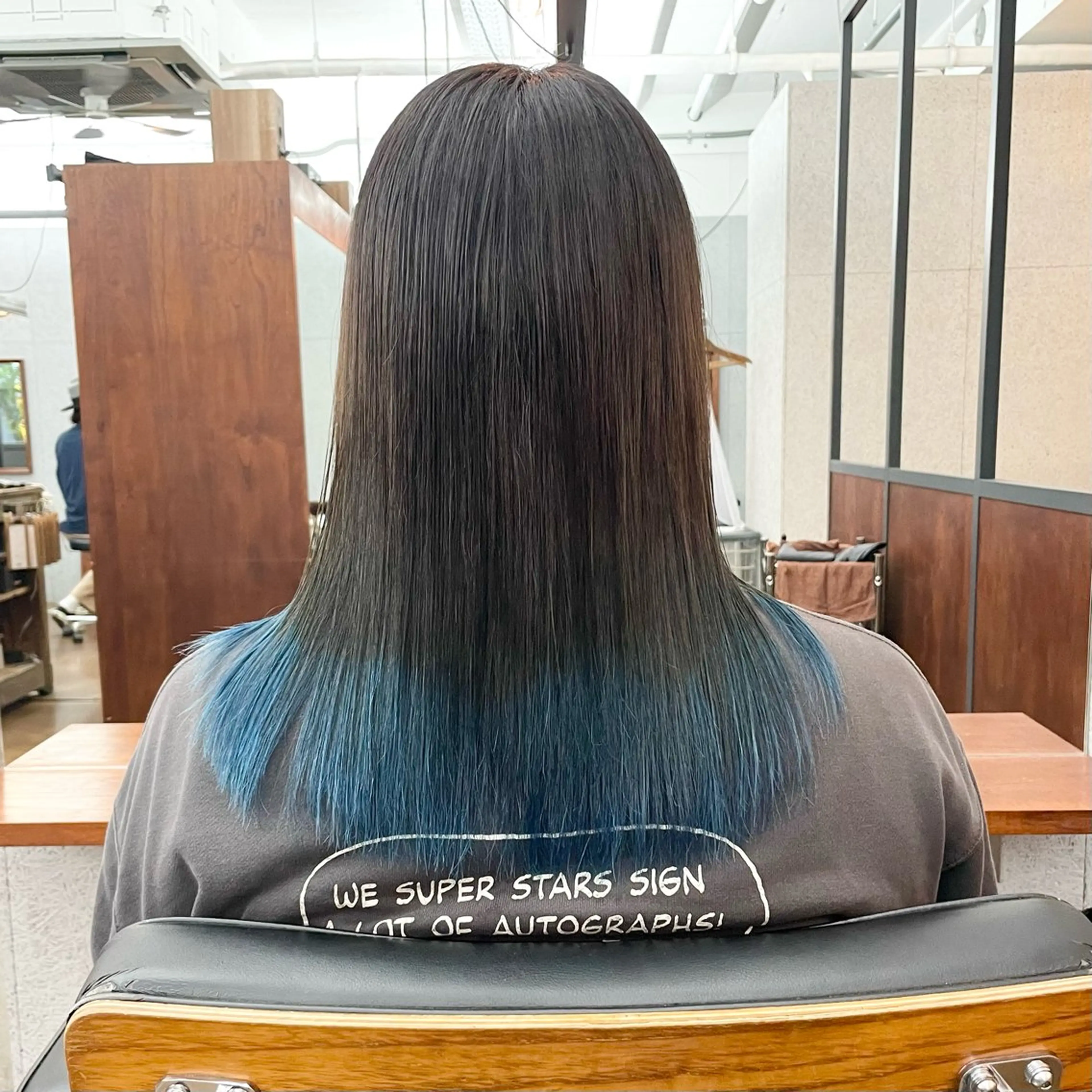 セミロング カラー ブリーチ ブルーカラー ケアブリーチ カット ヘアカラー トリートメント ヘアセット ✂︎ウルフ・ショート ✂︎MIKUNIのヘアスタイル