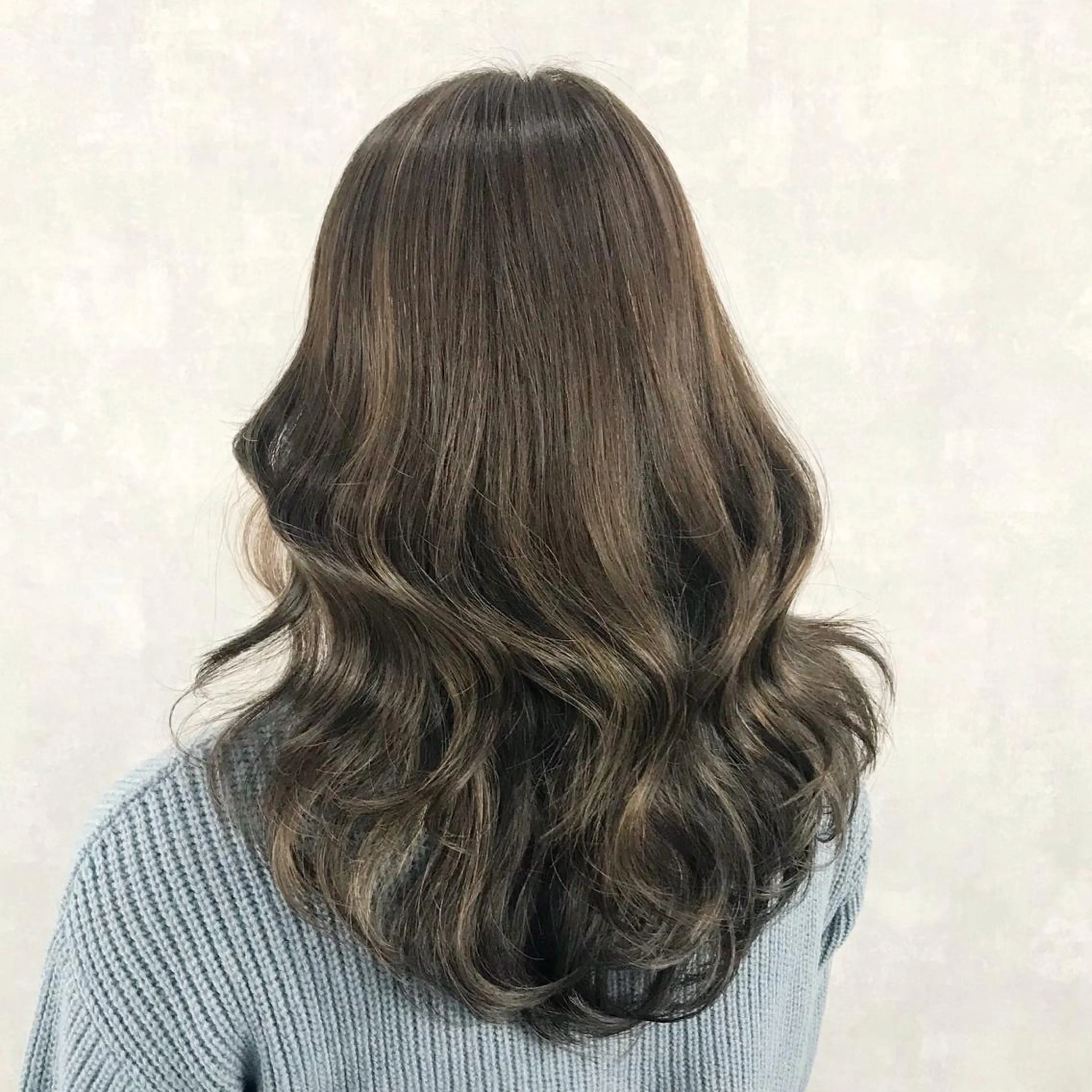 ロング カラー ブリーチ グレージュ ハイライトカラー ハイライト ヨシンモリ サロウィン所属・K-POP好き美容師 🇰🇷Kai.Yのヘアスタイル