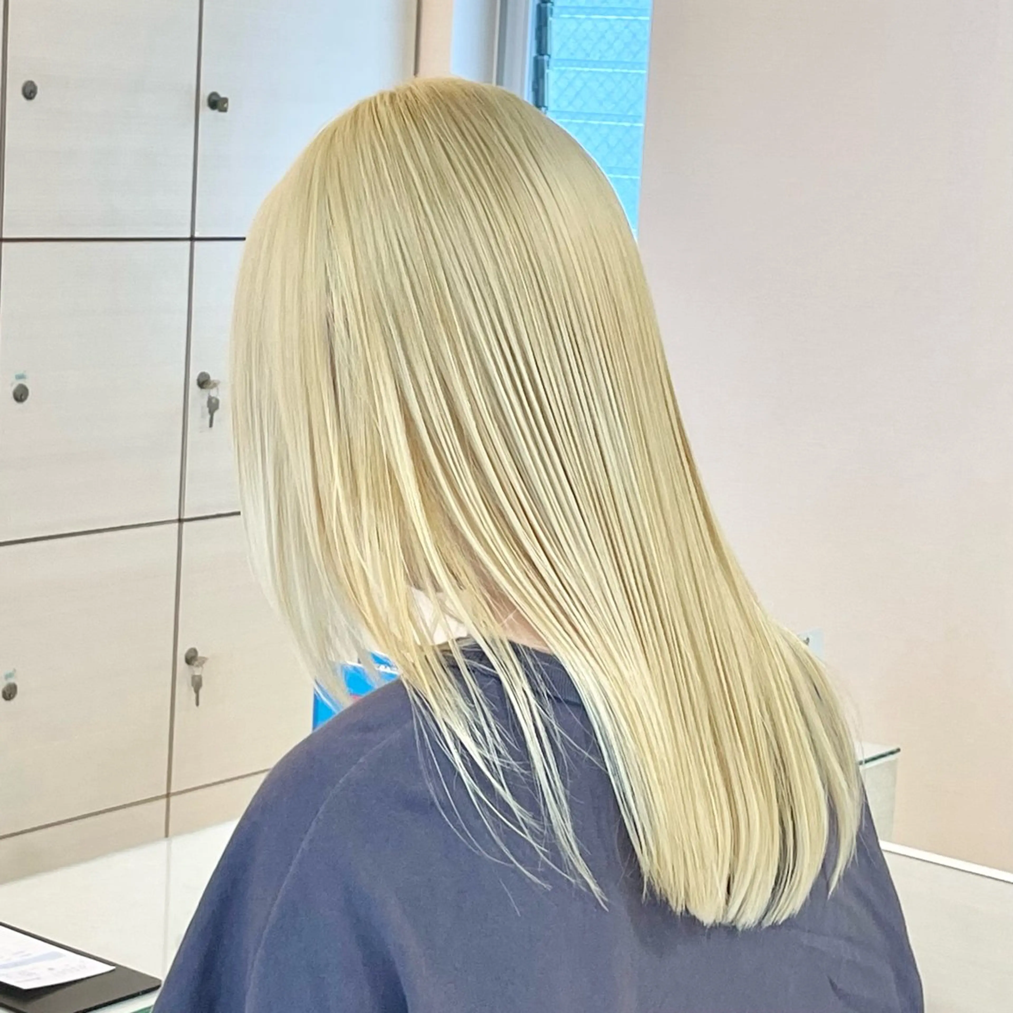 ケアブリーチ+カット(ミニモ学割)の写真