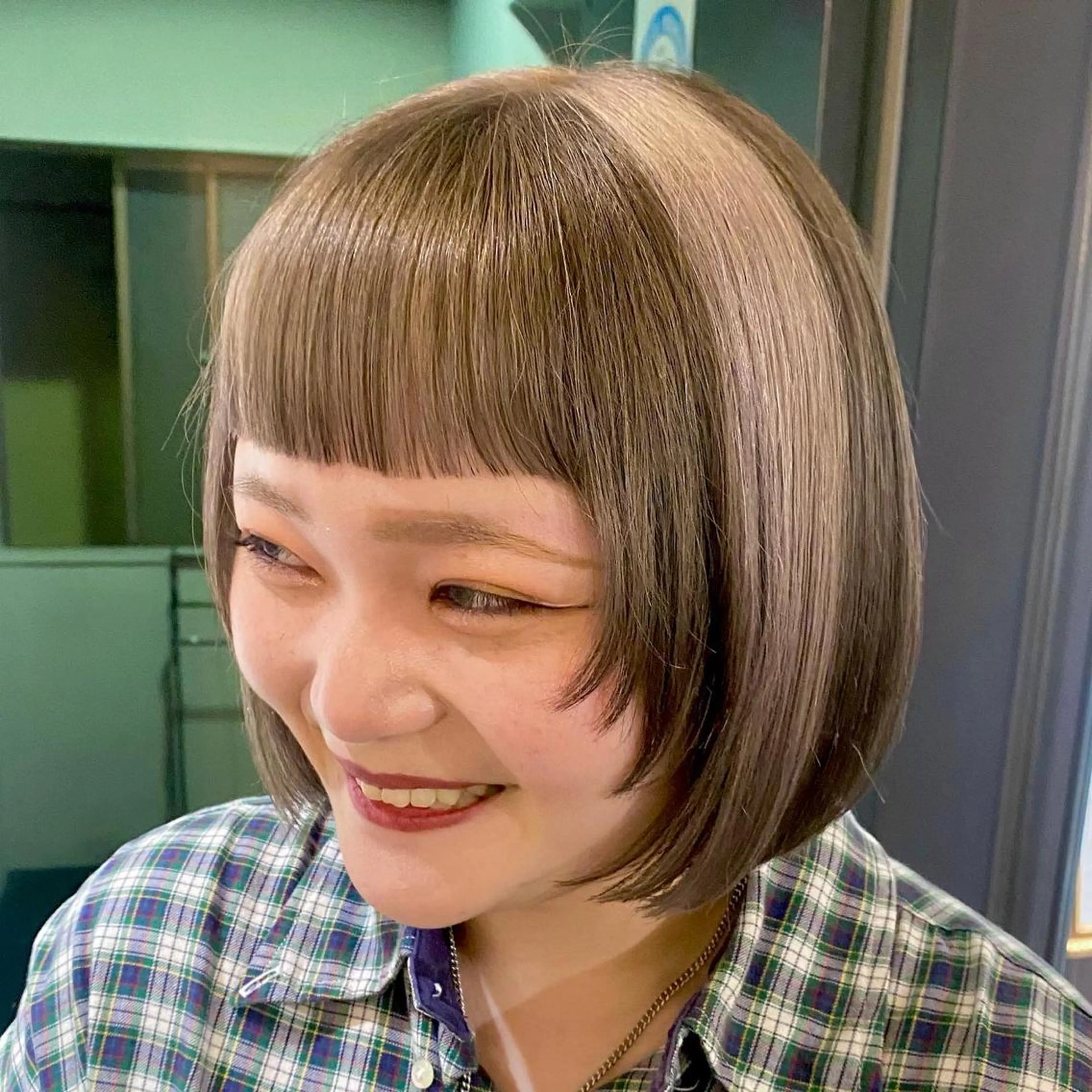 ショート カラー カット ヘアカラー トリートメント 梅田ハイトーン チダ ヒナノのヘアスタイル