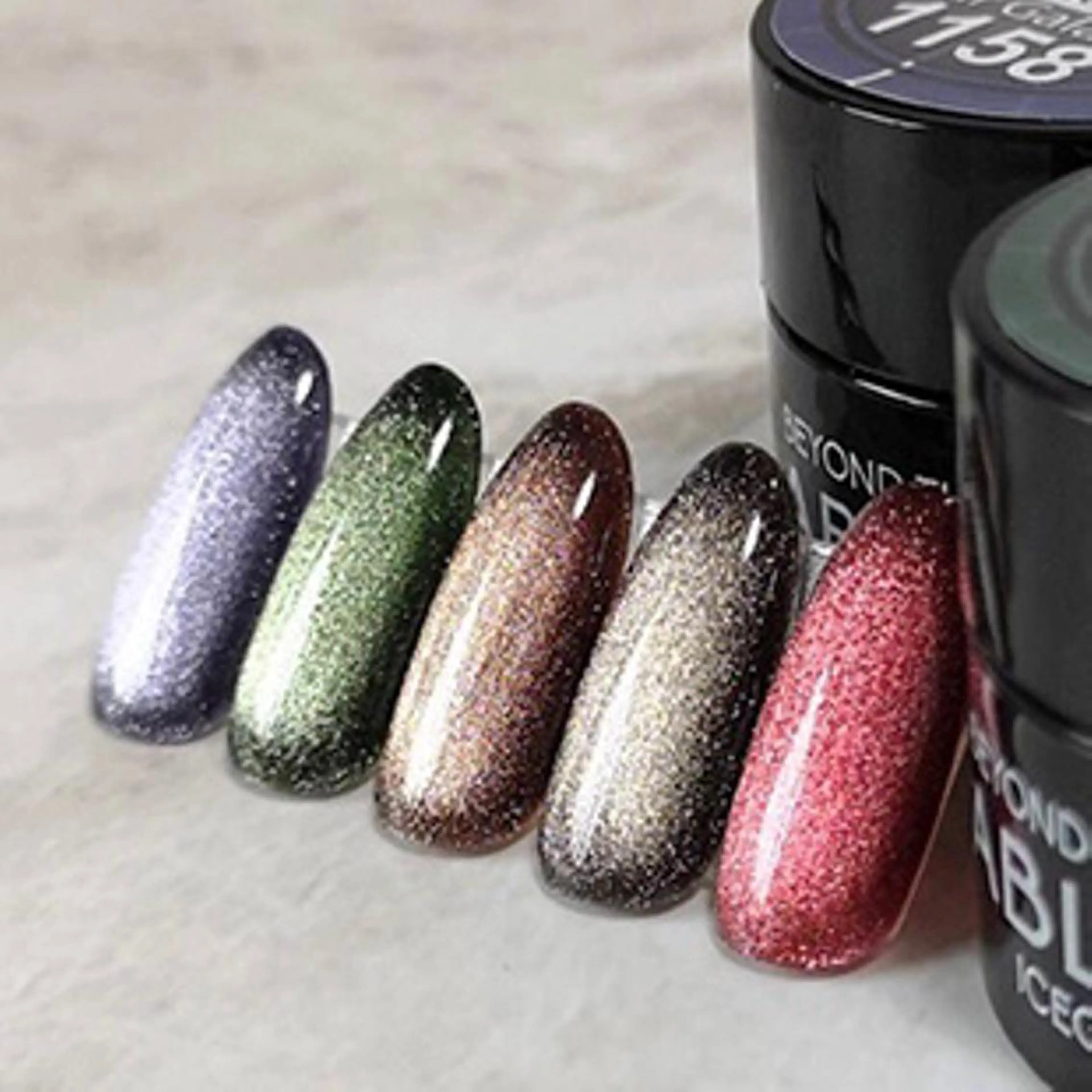 ネイル フラッシュネイル マグネットネイル Vogusty's Nail 鶴見店のネイルデザイン