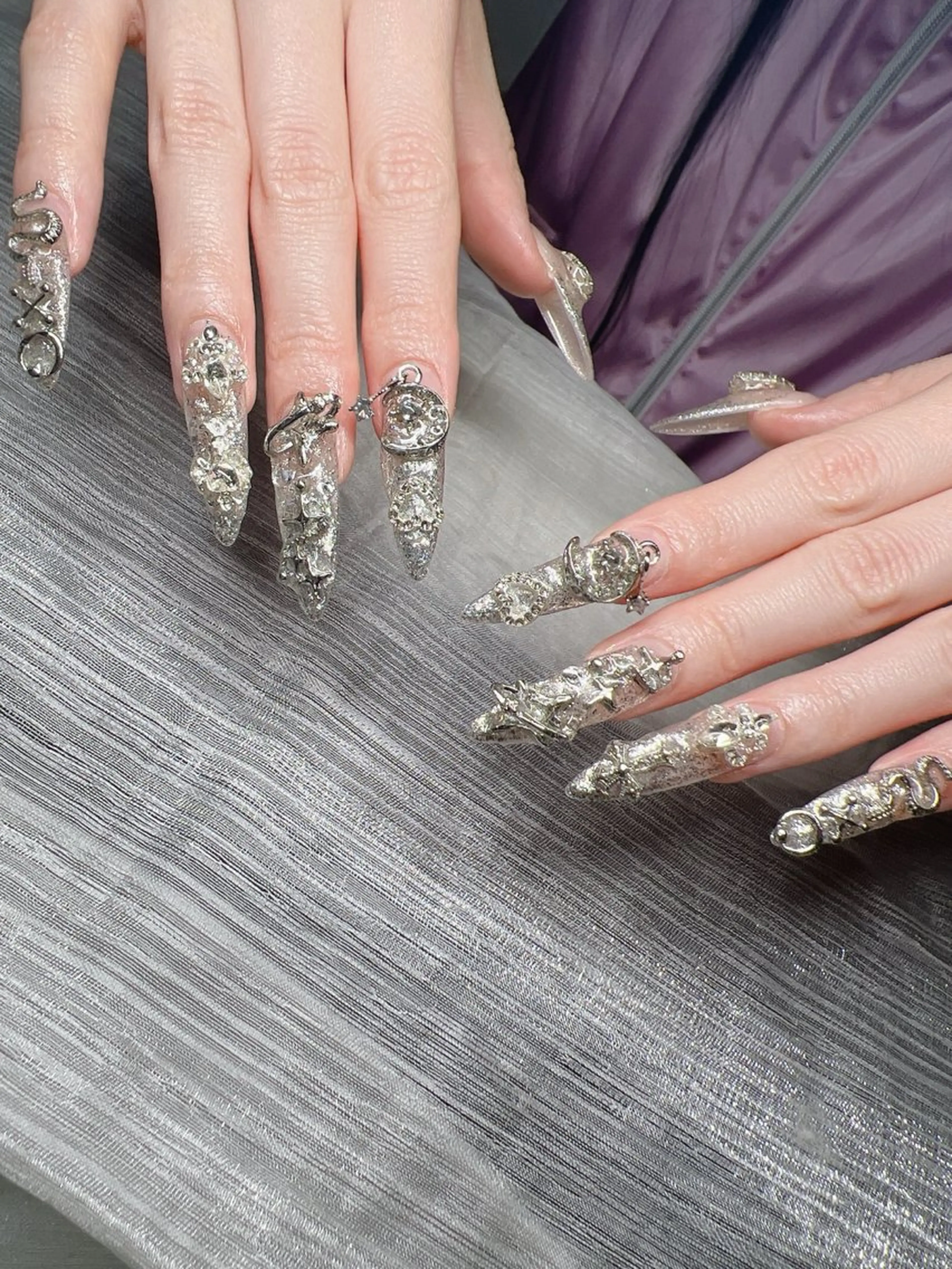 ネイル 長さ出し グラデーション 卒業式 キラキラネイル マグネットネイル Lee Nailsのネイルデザイン