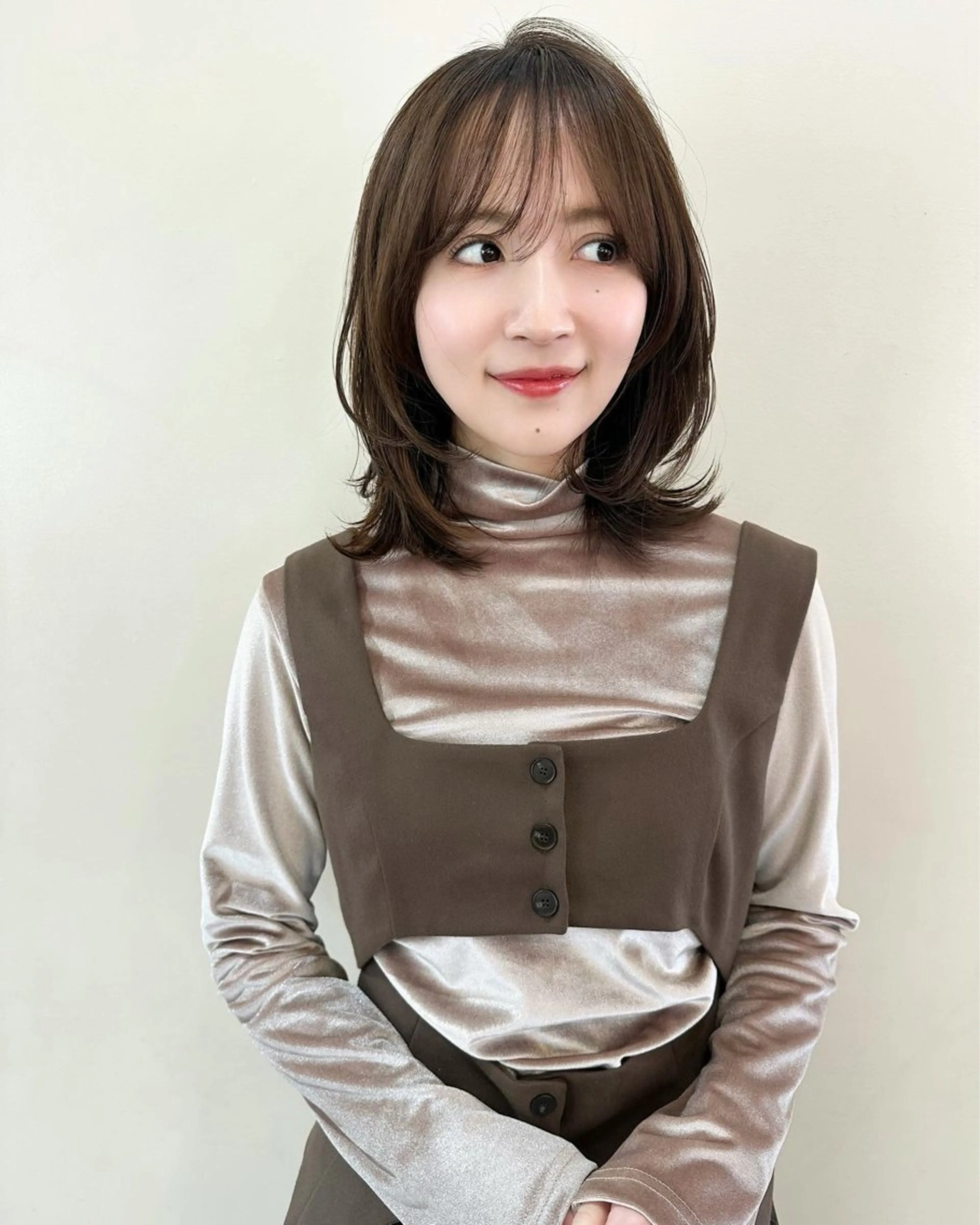 ミディアム くびれヘア 鎌倉 彩のヘアスタイル