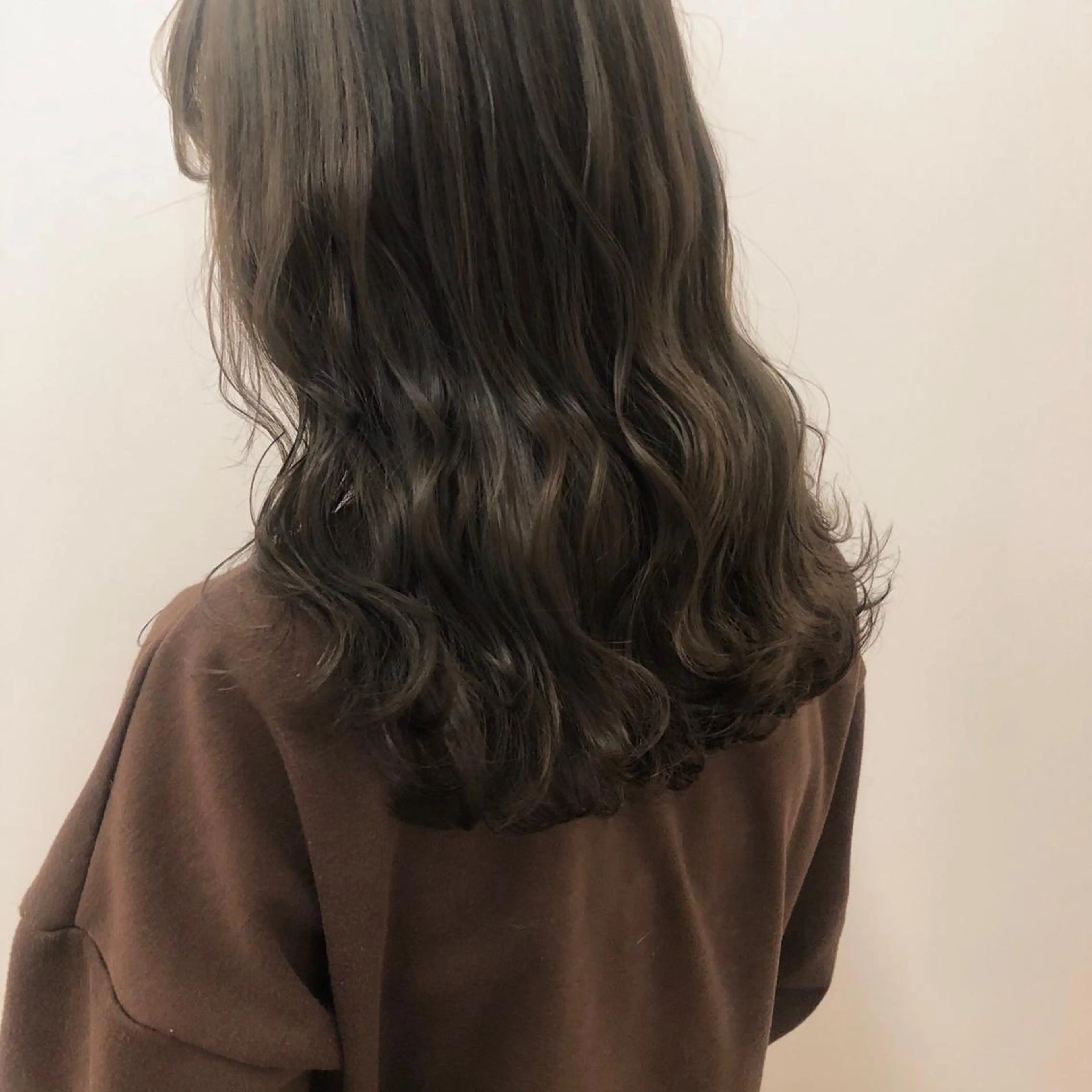 セミロング カラー ヘアカラー トリートメント GOODDAY ヘアサロンのヘアスタイル