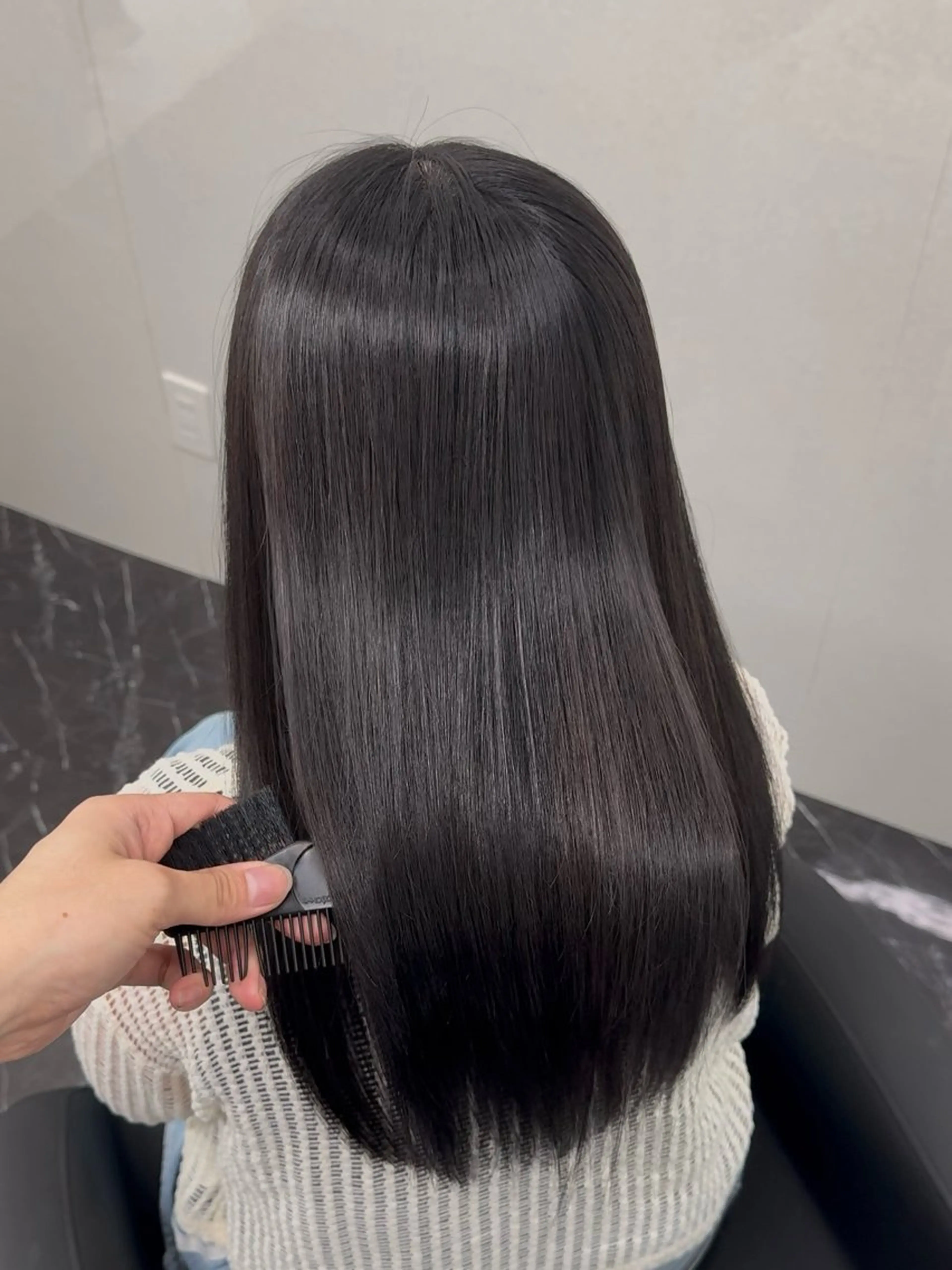 ロング カラー パーマ ヘアアレンジ メンズ キッズ メンズ韓国風 黒髪 ブルーカラー ブルーブラック レッドカラー ブリーチなし Ⅰ 髪質改善カラーのヘアスタイル