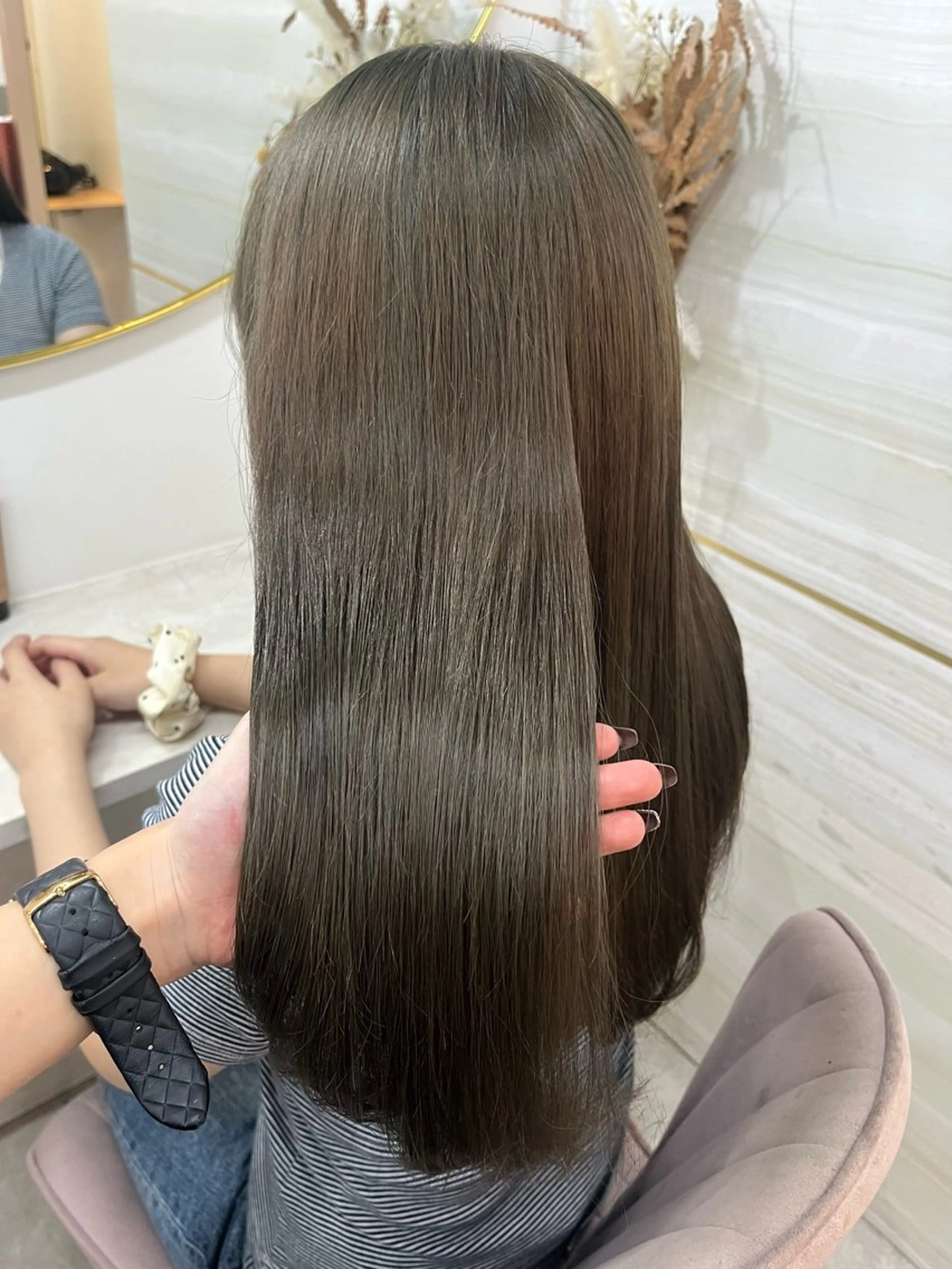 ロング カラー ベージュカラー オリーブベージュ ハイレイヤー 韓国風ヘア レイヤーカット カット ヘアカラー 🏹Ami🏹艶髪 /オリーブカラーのヘアスタイル