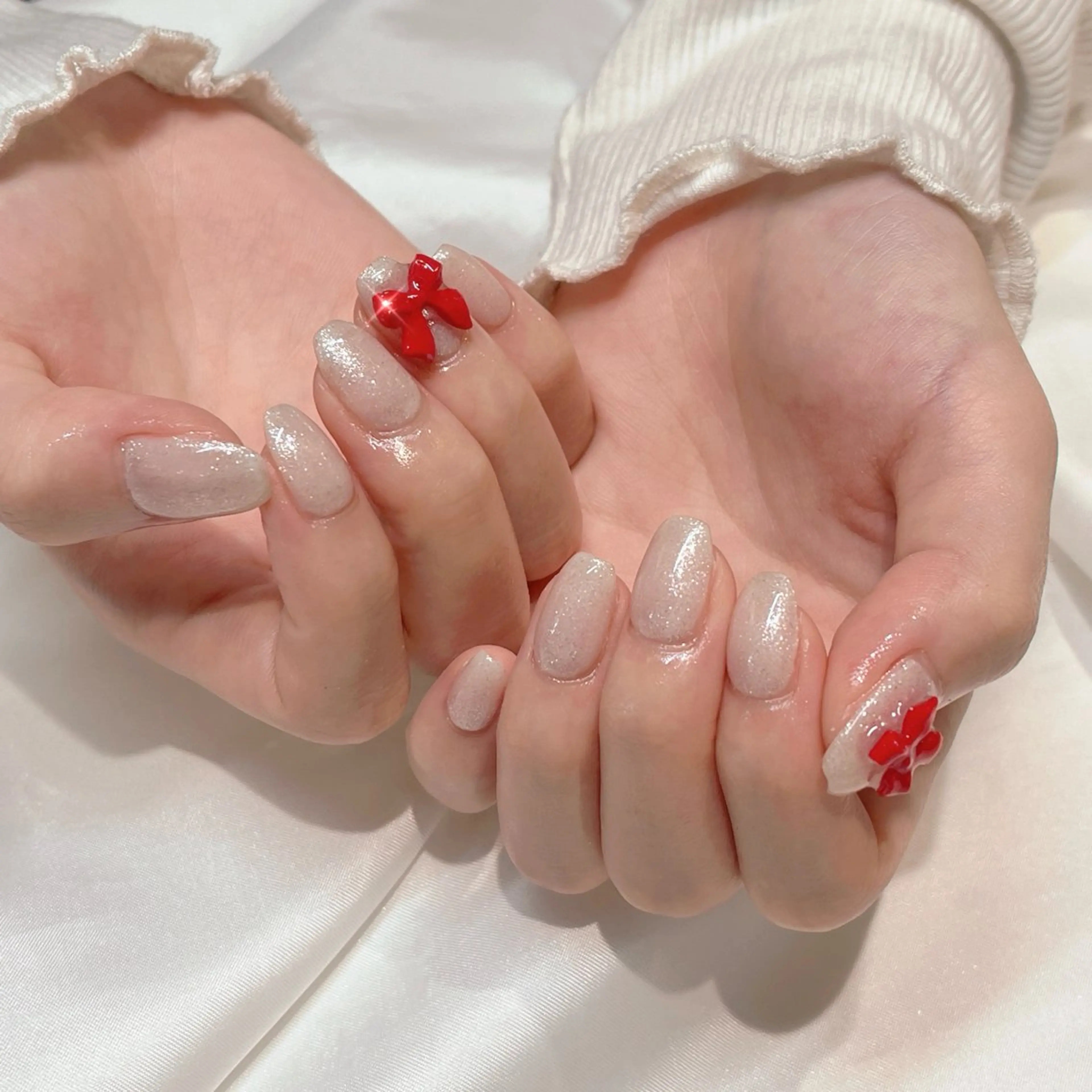 ネイル 赤色 リボン ホワイト nail salon HERA所属・HERA 小橋川のネイルデザイン