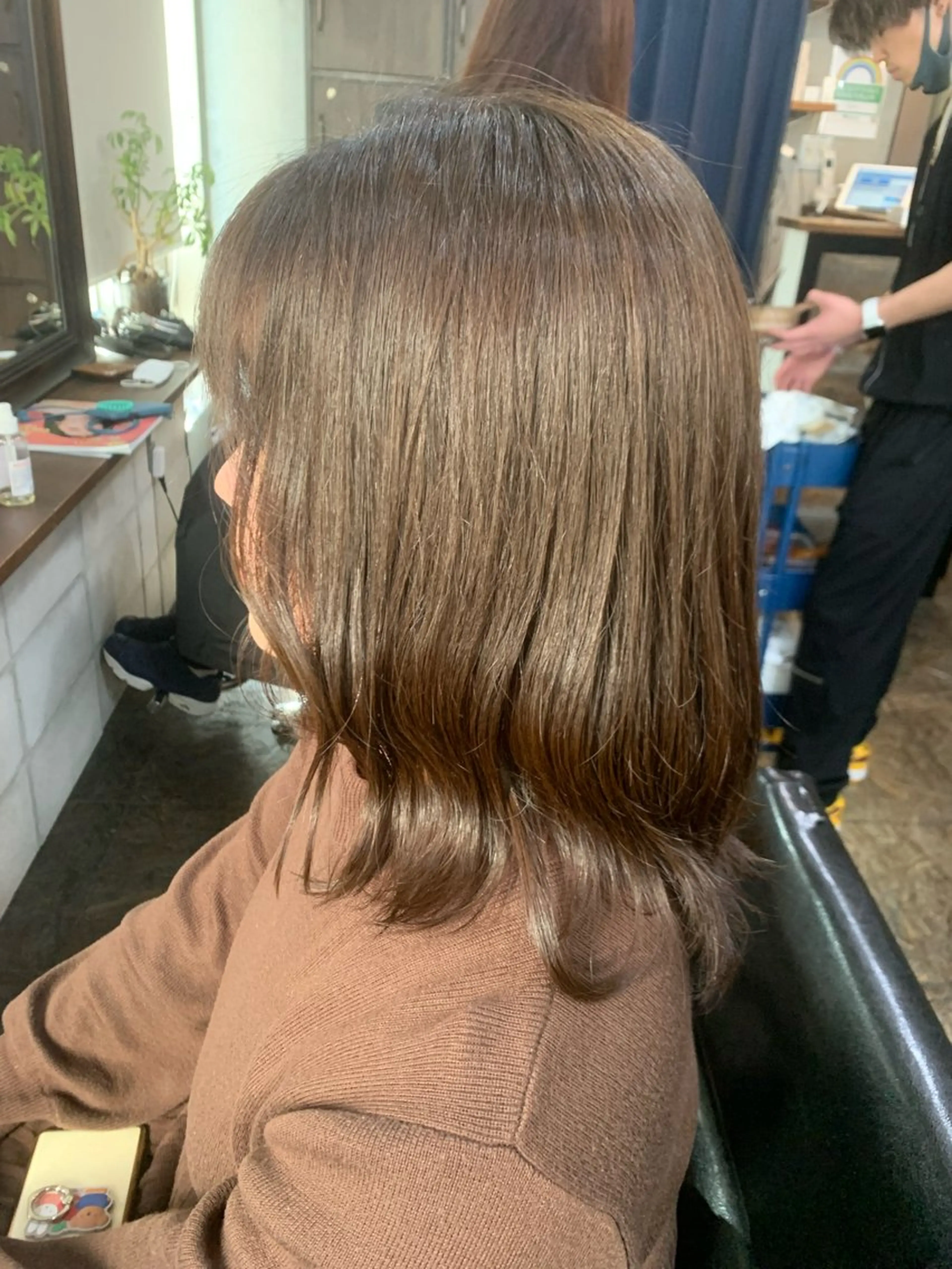 セミロング カット ヘアカラー レベンス田町 西谷悠のヘアスタイル