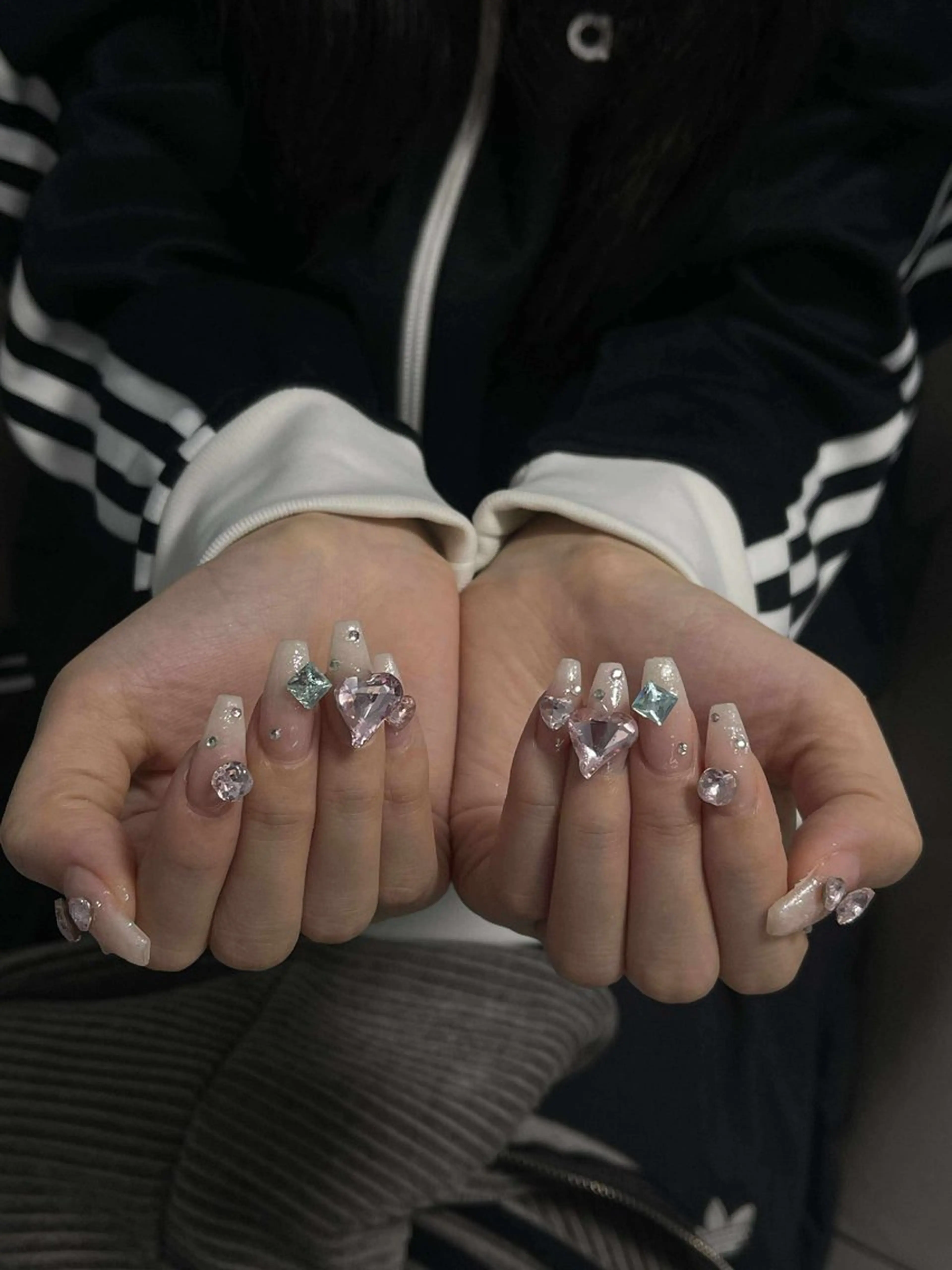 ネイル オーロラネイル クリアネイル 成人式 フラッシュネイル ジェルネイル ハンドネイル Amee Nail Salonのネイルデザイン