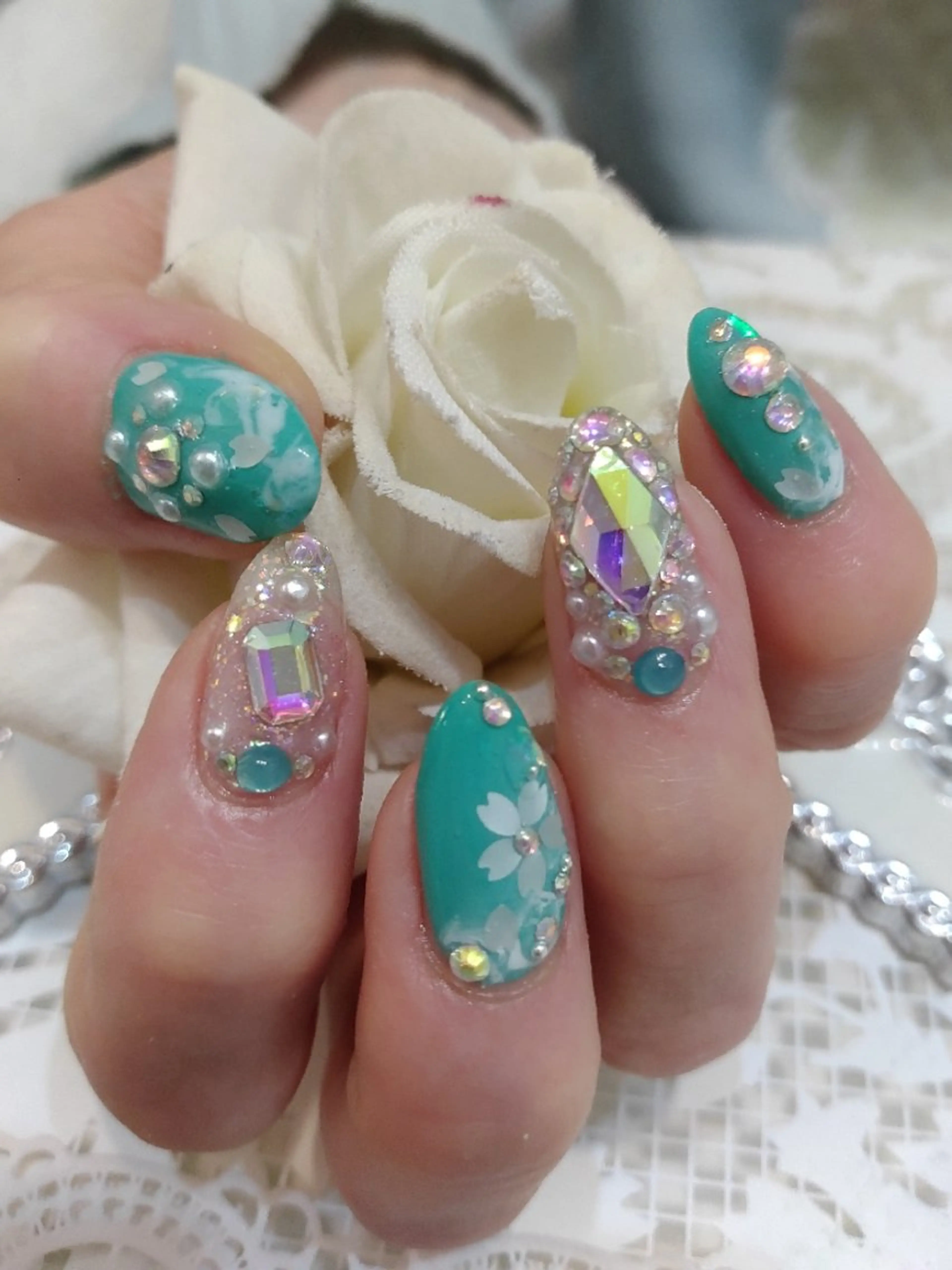 ネイル エステとネイル ローズコンフォートのネイルデザイン