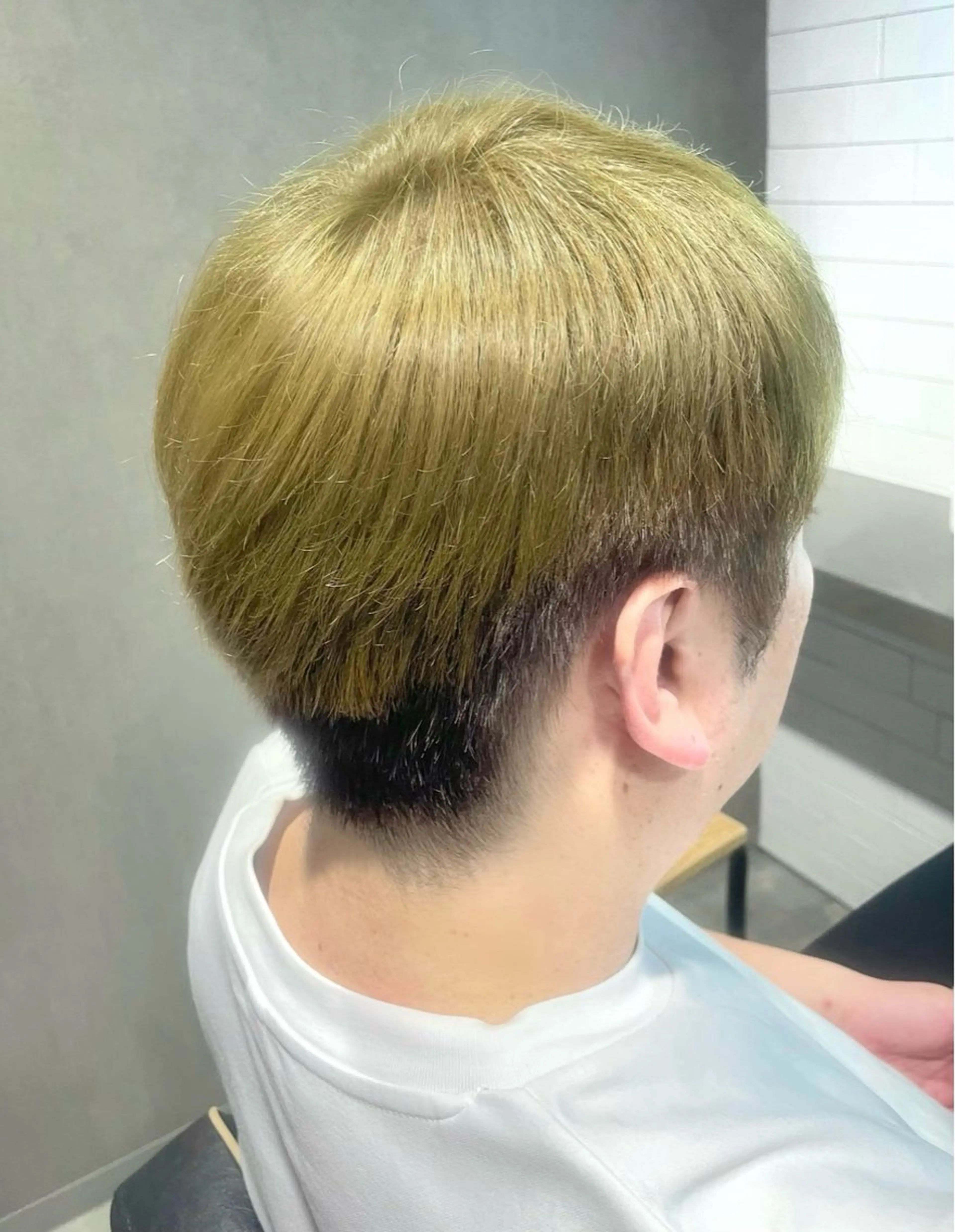 カラー メンズ メンズブリーチ メンズハイトーン ベージュカラー ブリーチ ハイトーンカラー Li'a【リア】 ANNAのヘアスタイル