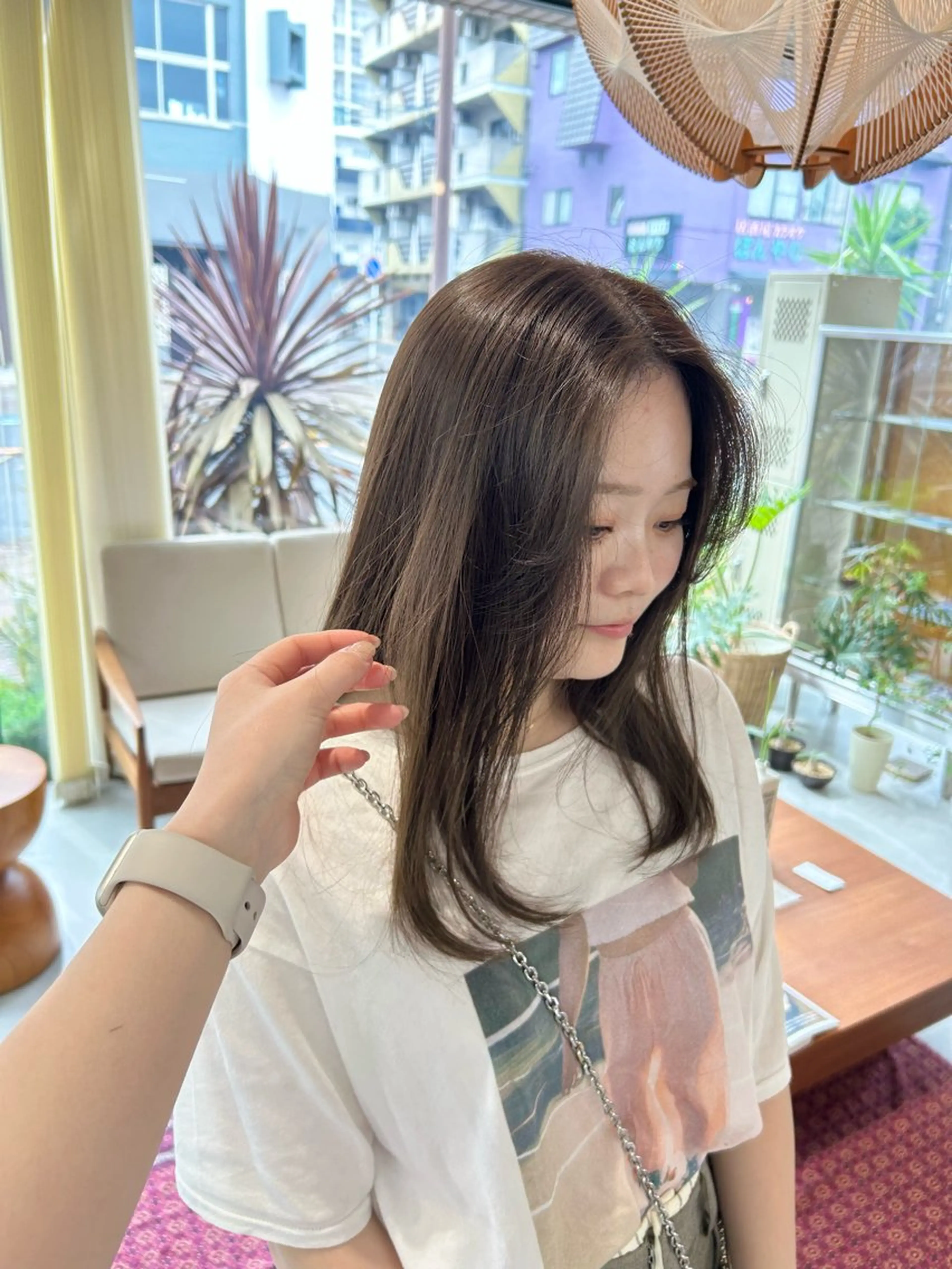 セミロング カラー イルミナカラー レイヤーカット 藤原 あかりのヘアスタイル