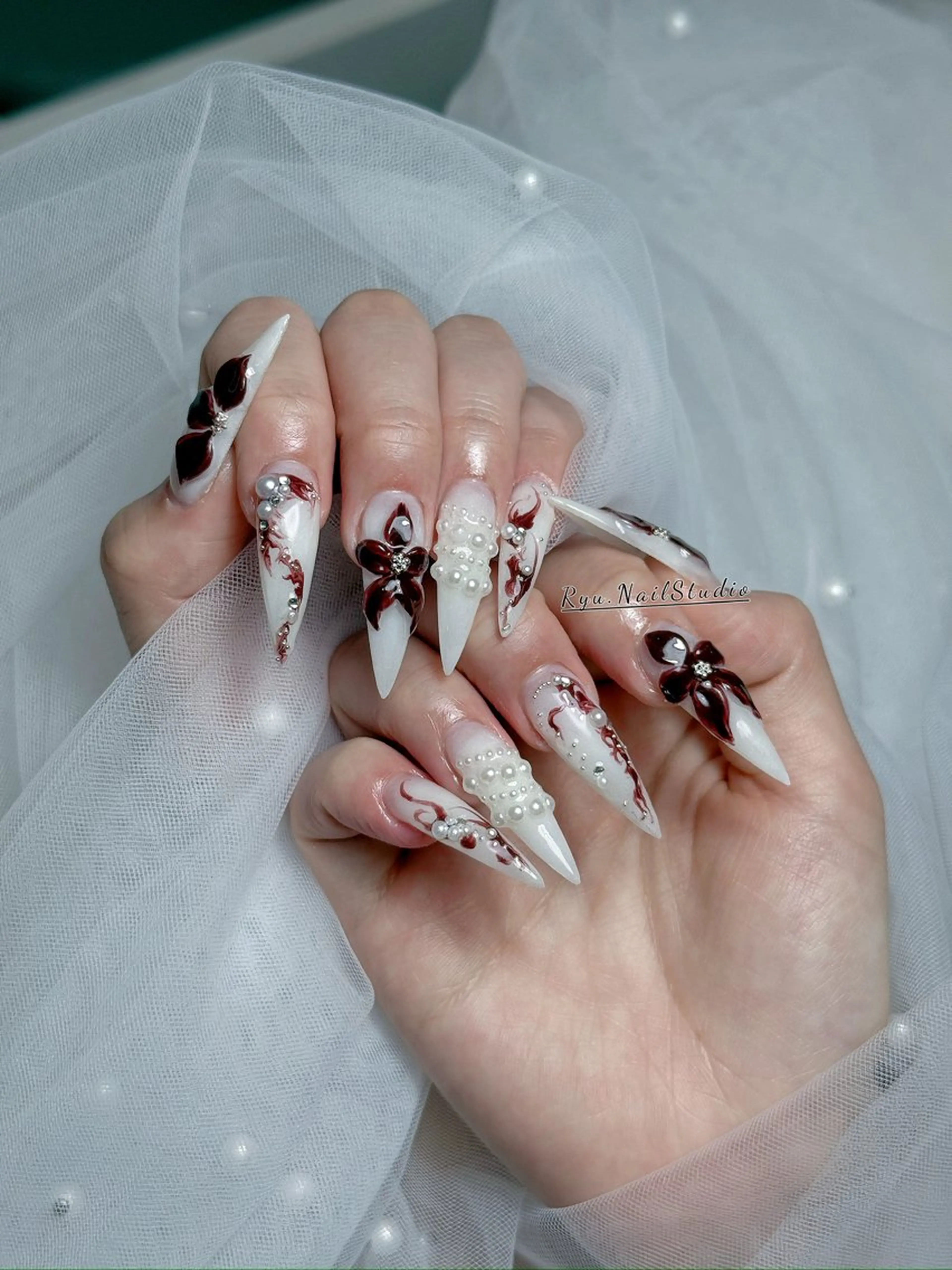 ネイル アートネイル ジェルネイル グラデーション マグネットネイル ニュアンスネイル ハンドネイル Ryu Nail Studio所属・Ryu Nail 新大久保のネイルデザイン