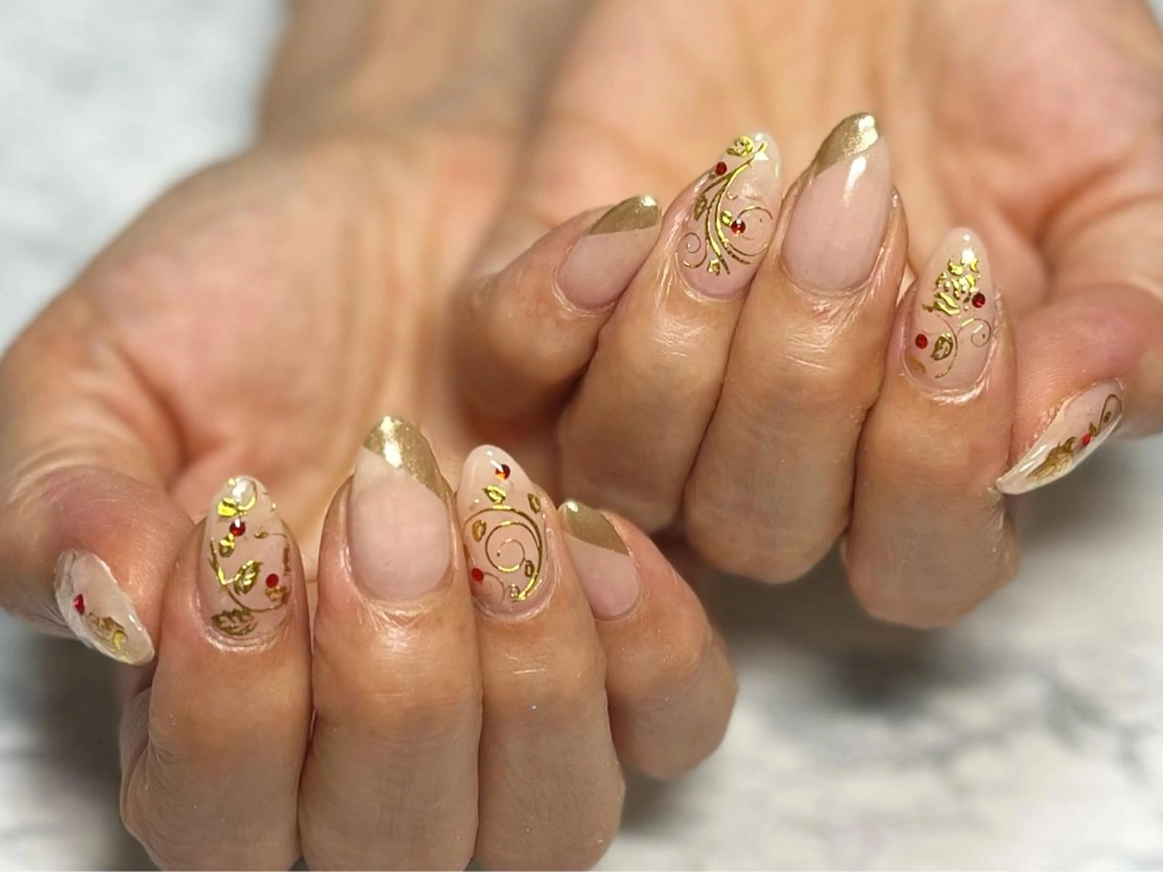 ネイル フットネイル ゴールド ニュアンスネイル シンプルネイル 春ネイル ネイル フフラ所属・nail fufla ♡yamane♡のネイルデザイン