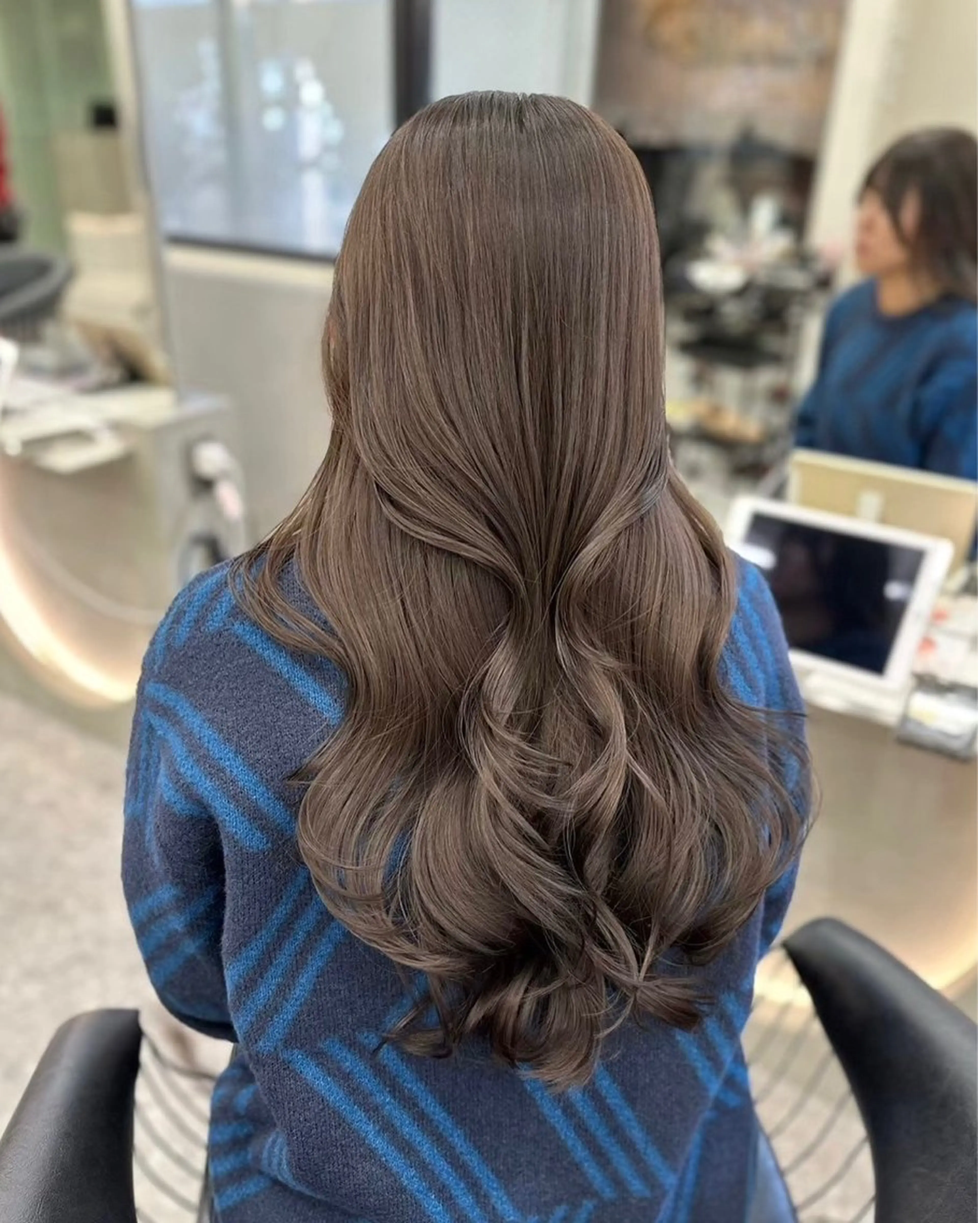 カラー ブリーチ グレージュ ブリーチなしカラー ヘアカラー ユナ / lond uluのヘアスタイル