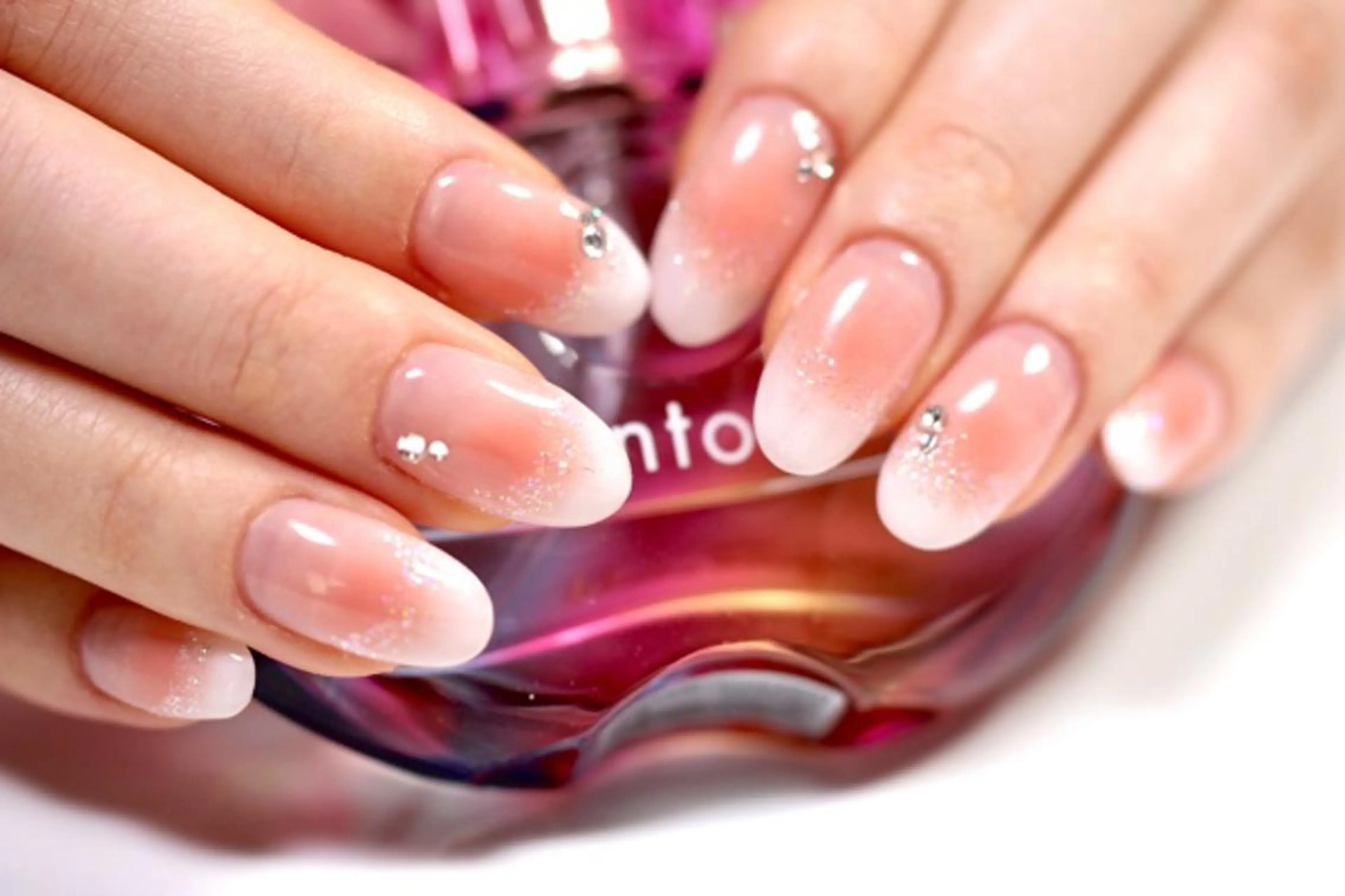 ネイル チークネイル ジェルネイル グラデーション ラメ(グリッター) ラメグラデーション ママリンド　志村坂上店所属・しみ えんのネイルデザイン