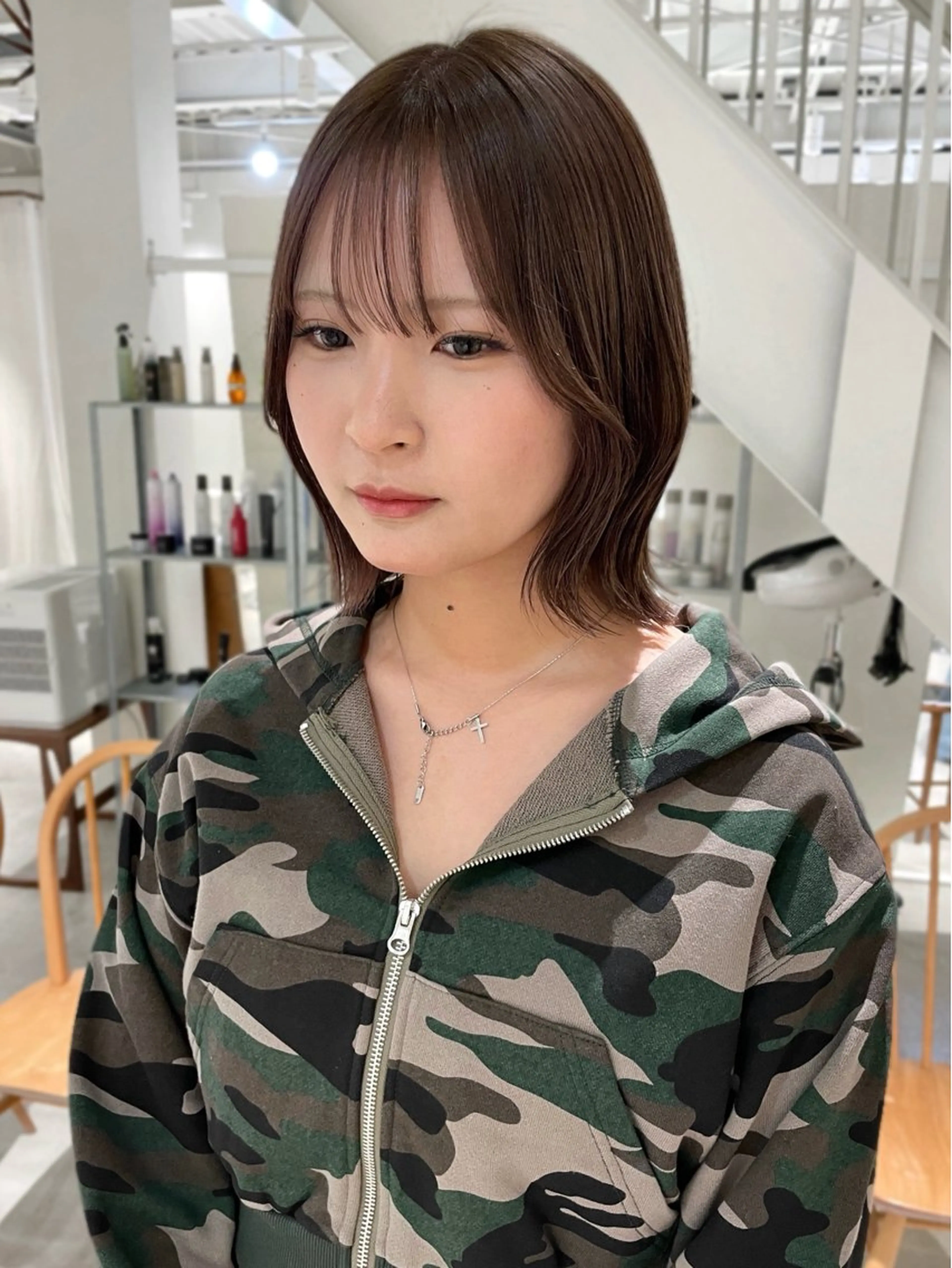 ミディアム カラー くびれヘア カット ヘアカラー 林 千聖のヘアスタイル