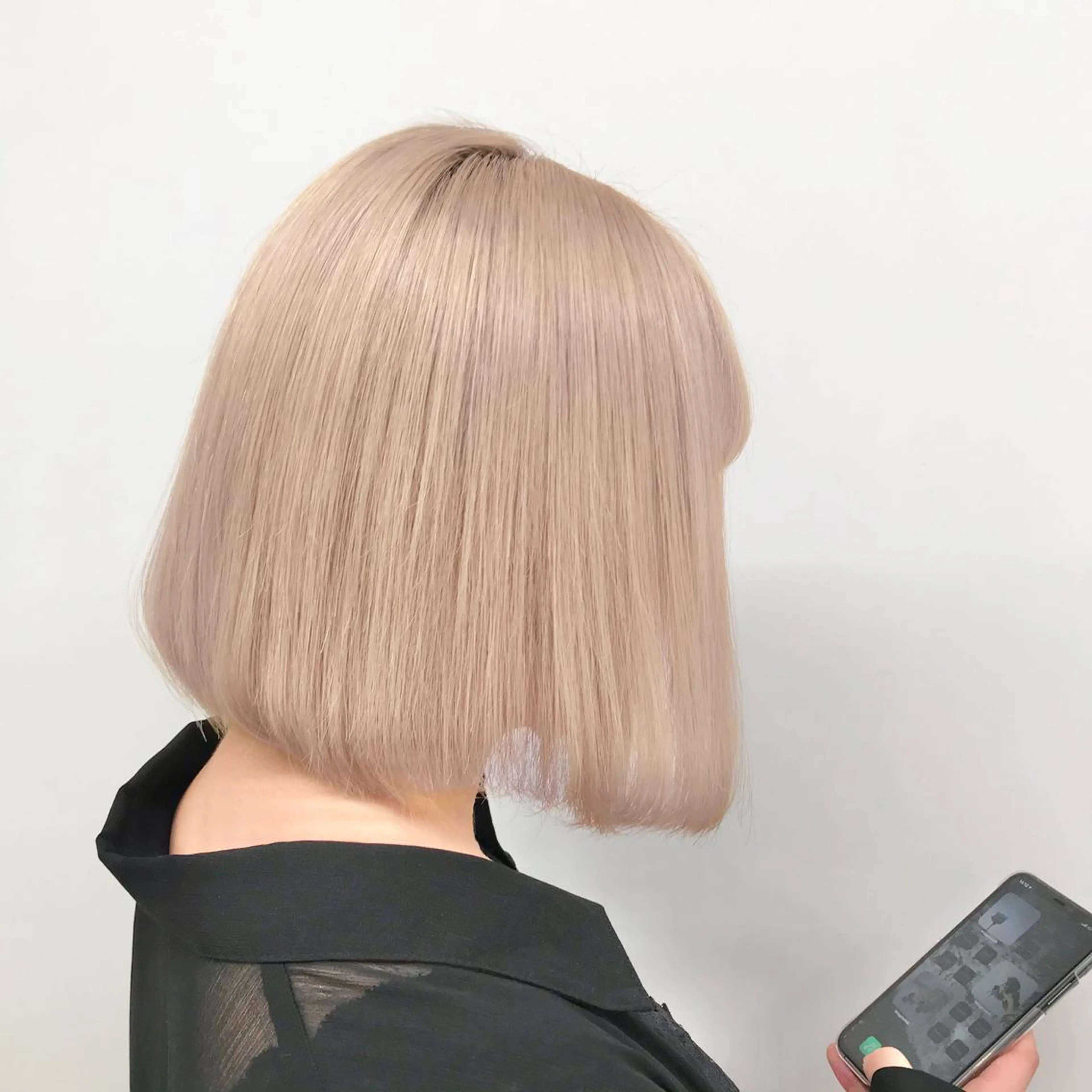 ショート カラー 🩵ハイトーン 美咲🩵のヘアスタイル