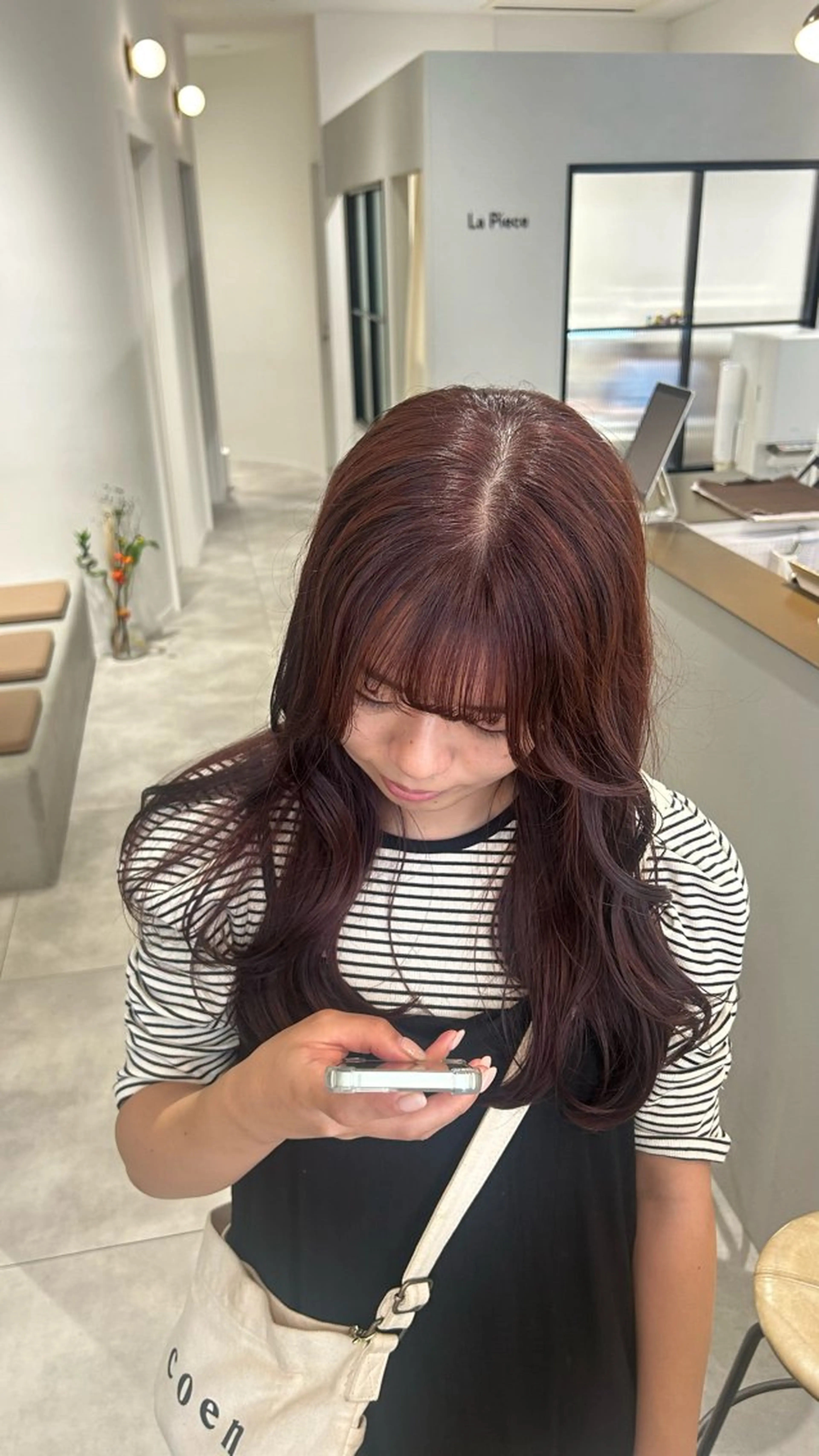 ロング カラー ブリーチ ボルドーカラー ブリーチなしカラー カット ヘアカラー オリーブベージュ/ ブリーチなし透明感のヘアスタイル