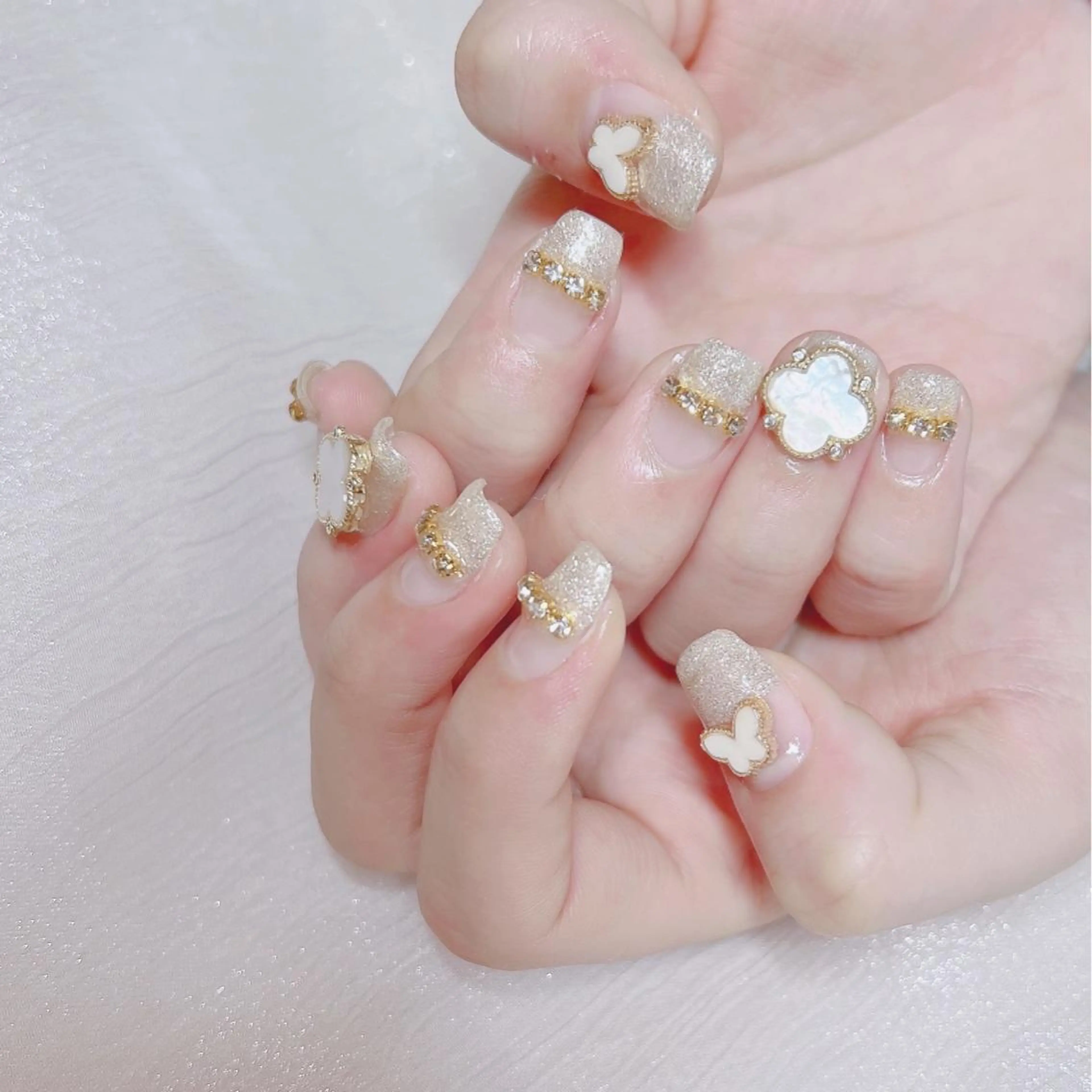 ネイル オーロラネイル フットネイル フレンチネイル ジェルネイル 韓国ネイル ハンドネイル ハンドケア 【ENサロン】 Rei🎀Nailのネイルデザイン