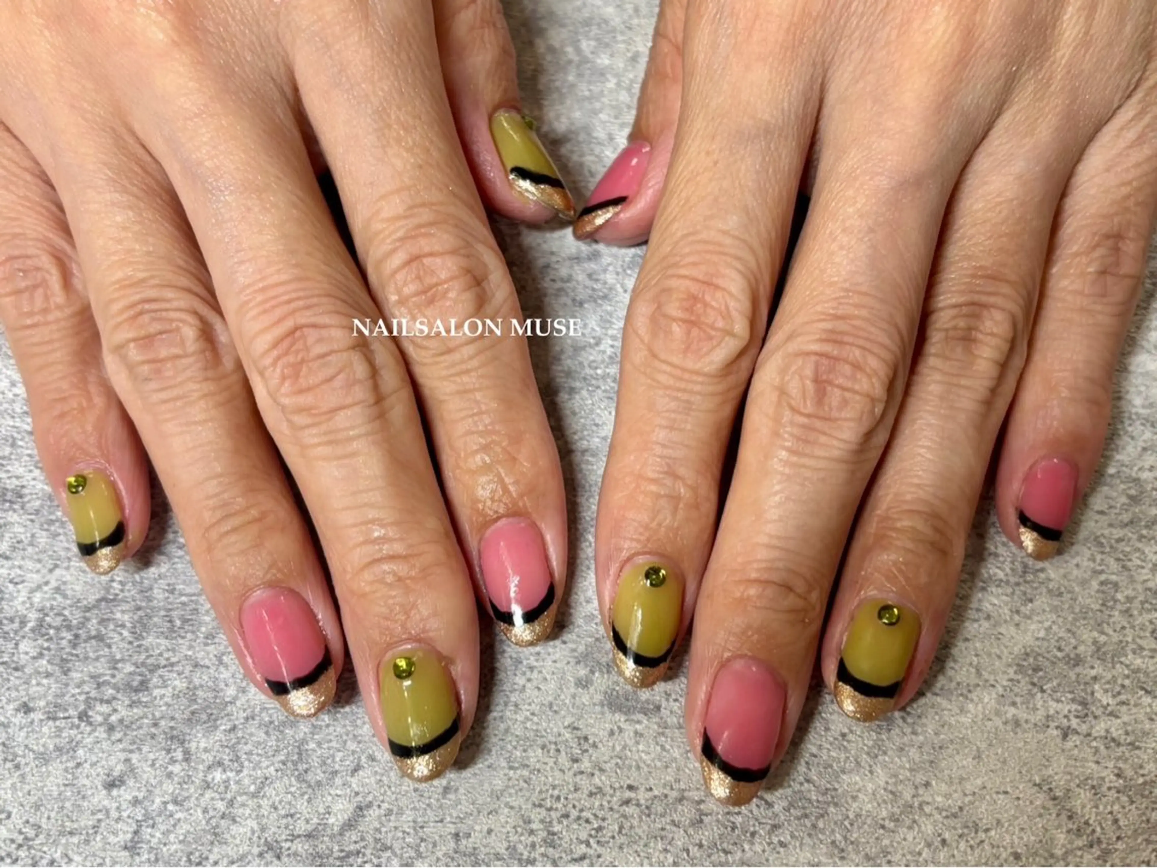 ネイル グリーン ピンク Nail Salon MUSE Taeのネイルデザイン