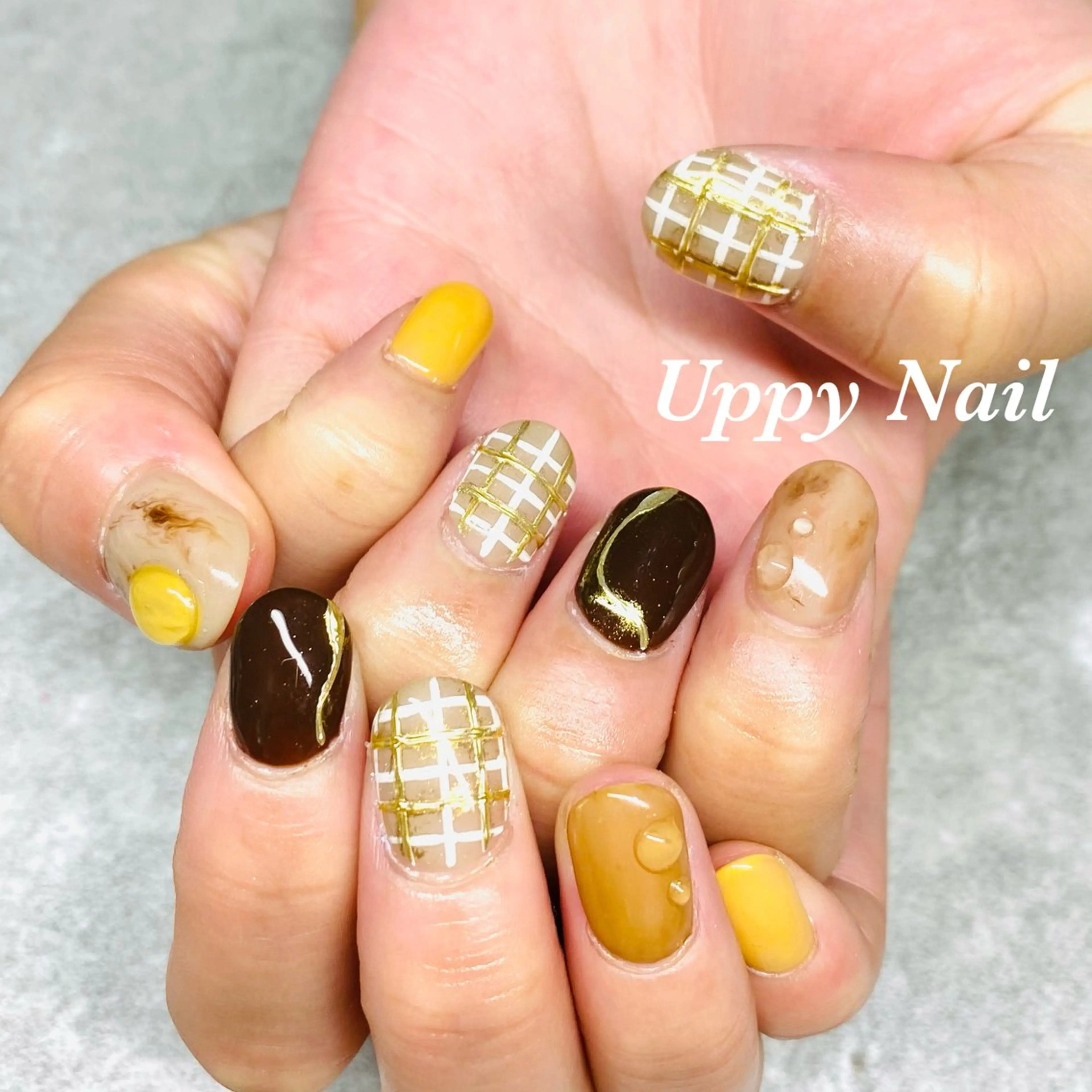 ネイル ゴールド ニュアンスネイル ハンドネイル Uppy Nail ukyoのネイルデザイン