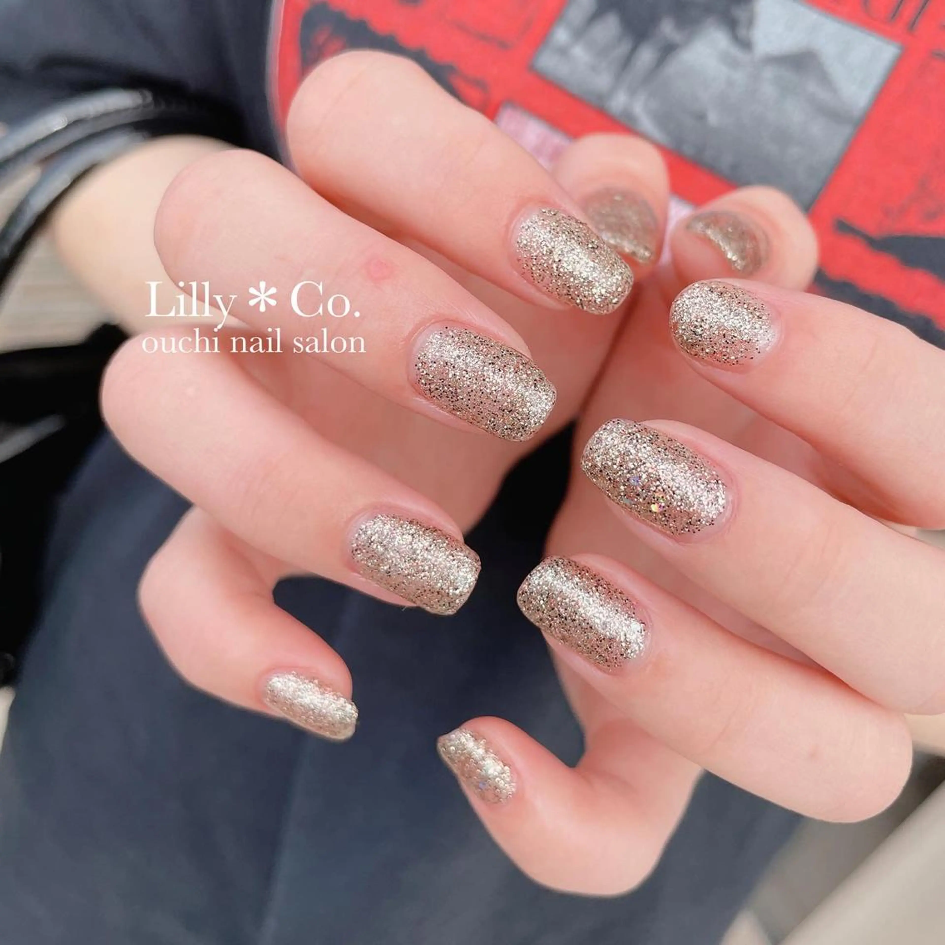 ネイル ジェルネイル ゴールド ラメ(グリッター) ワンカラーネイル ピンク ハンドネイル ハンドケア Lilly Co.のネイルデザイン