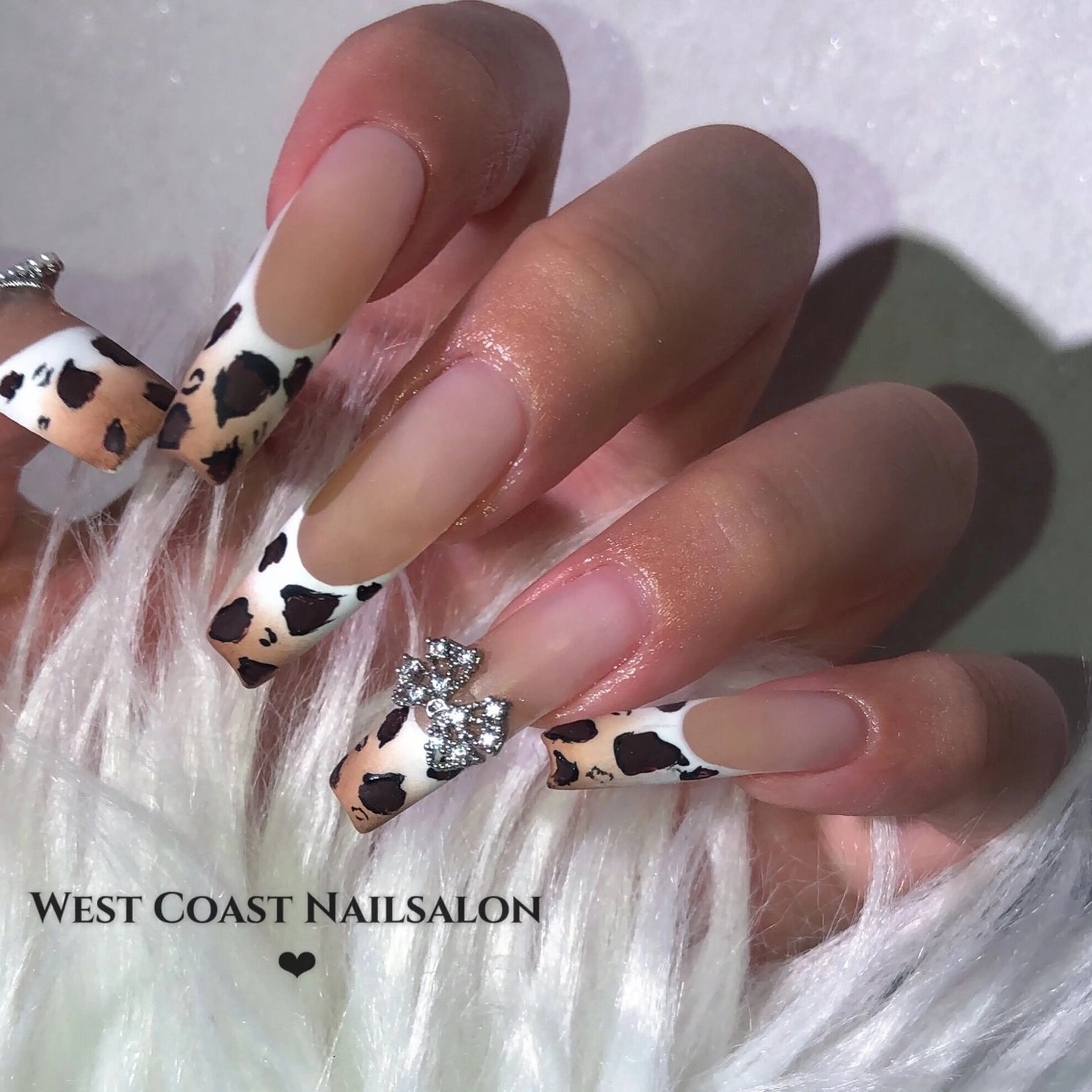 ネイル ハンドネイル リボン、ガーリー パーツ放題専門店のネイルデザイン