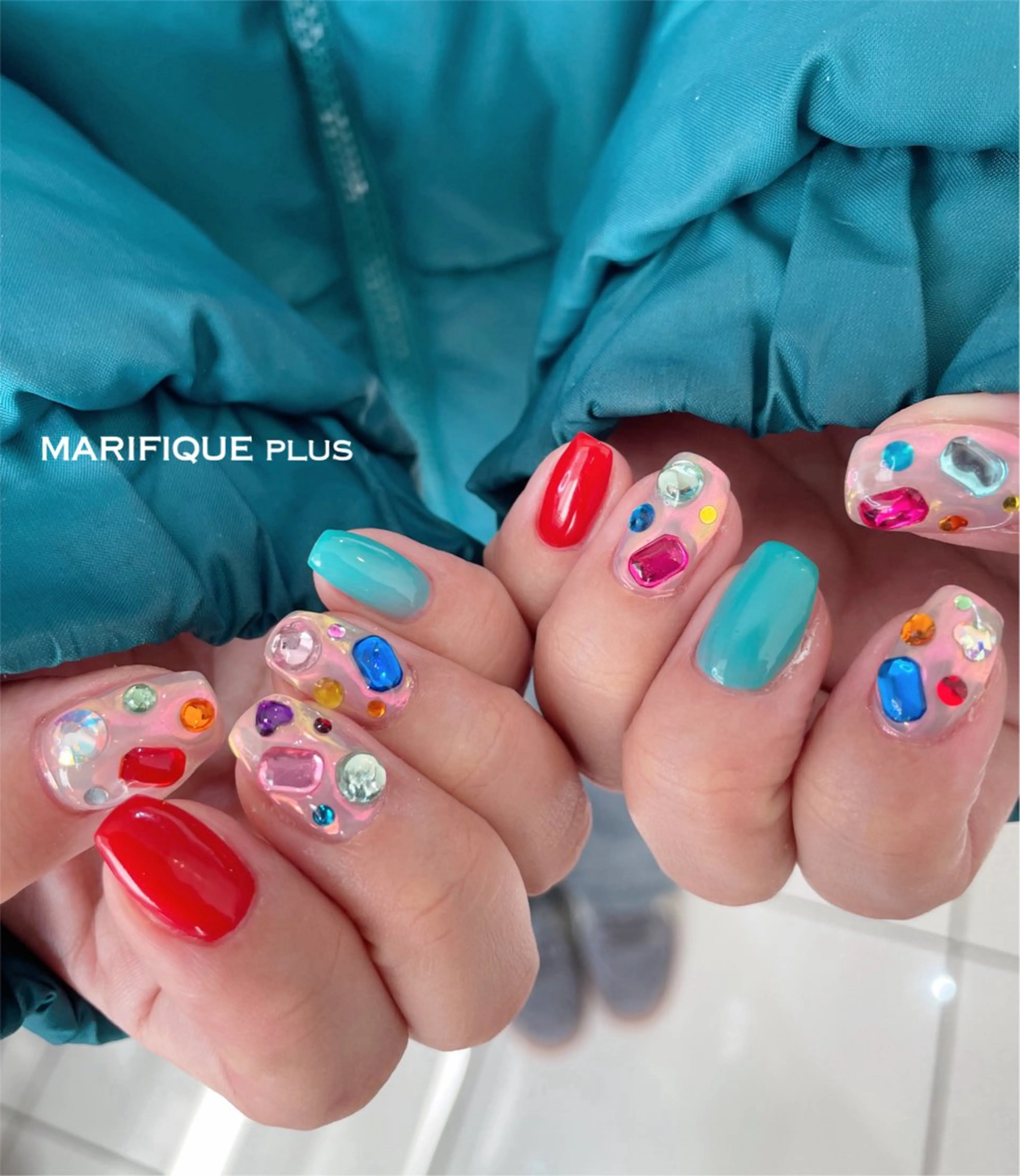 ネイル キラキラネイル ストーンネイル 冬ネイル クリスマス ハンドネイル ma riのネイルデザイン